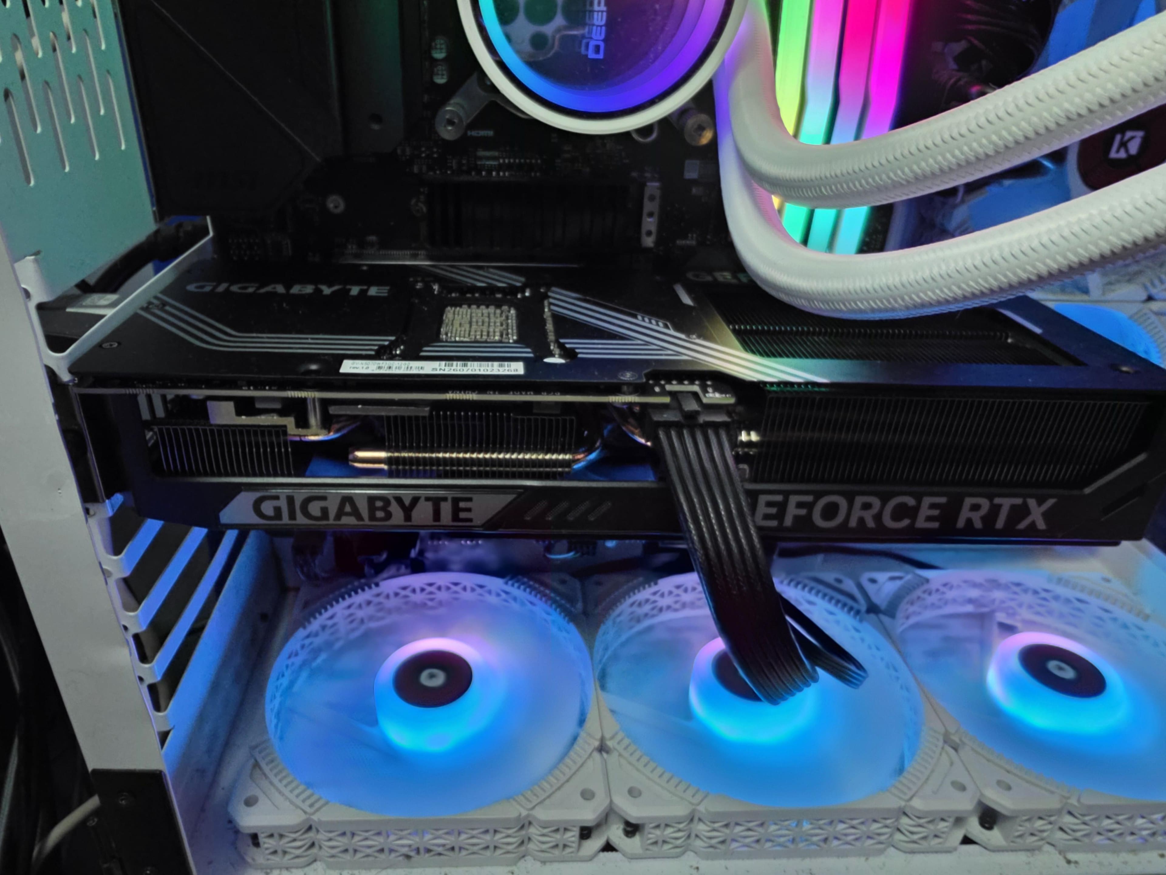 GIGABYTE NVIDIA GeForce RTX 5070 WINDFORCE OC SFF 12G GDDR7 PCI