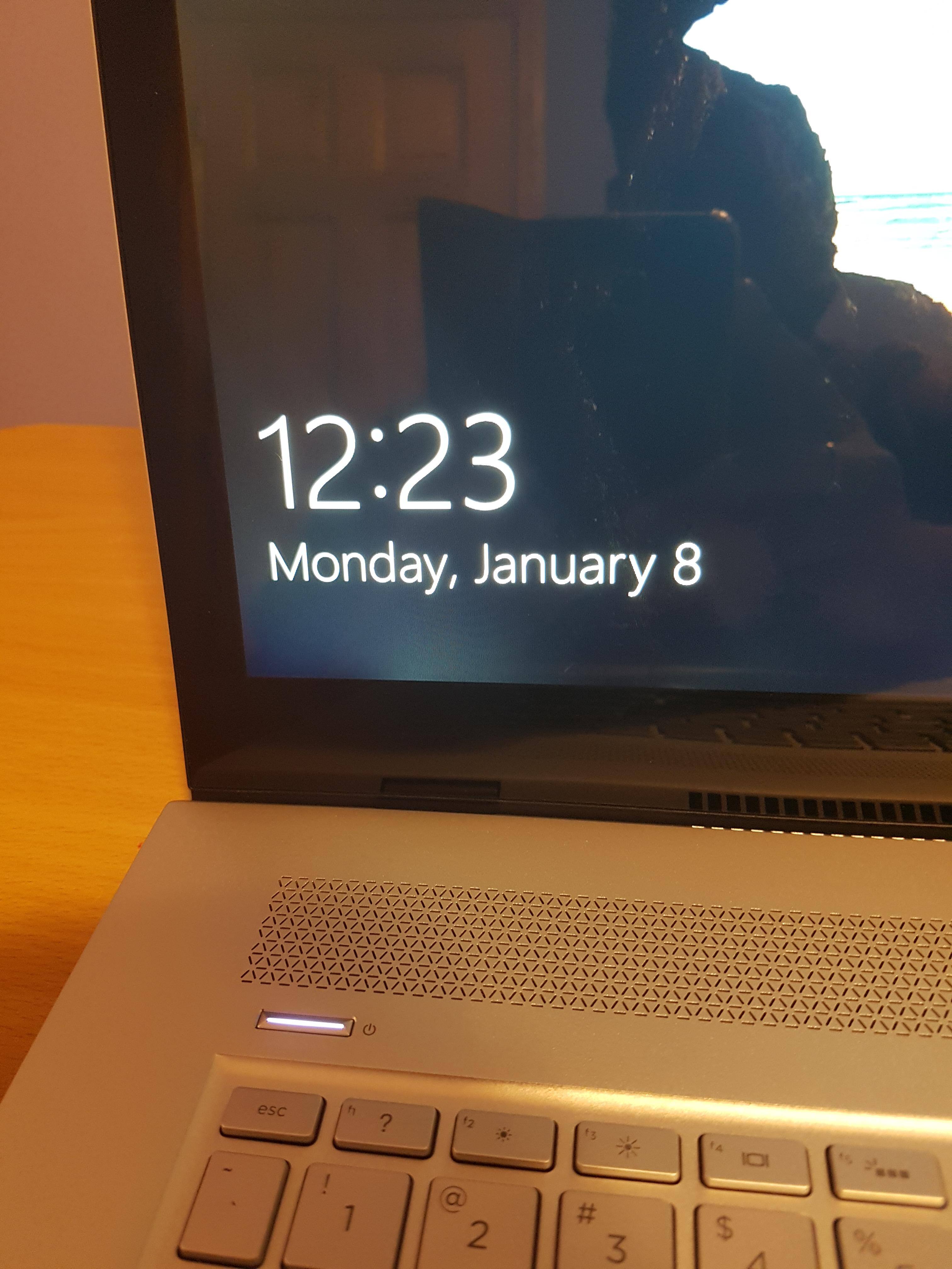 Colors of computer screen distorted-1, click to load a larger version