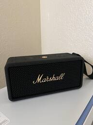 Marshall Middleton Portable Bluetooth Speaker Black/Brass Marshall Middleton Portable Bluetooth Speaker Black/Brass