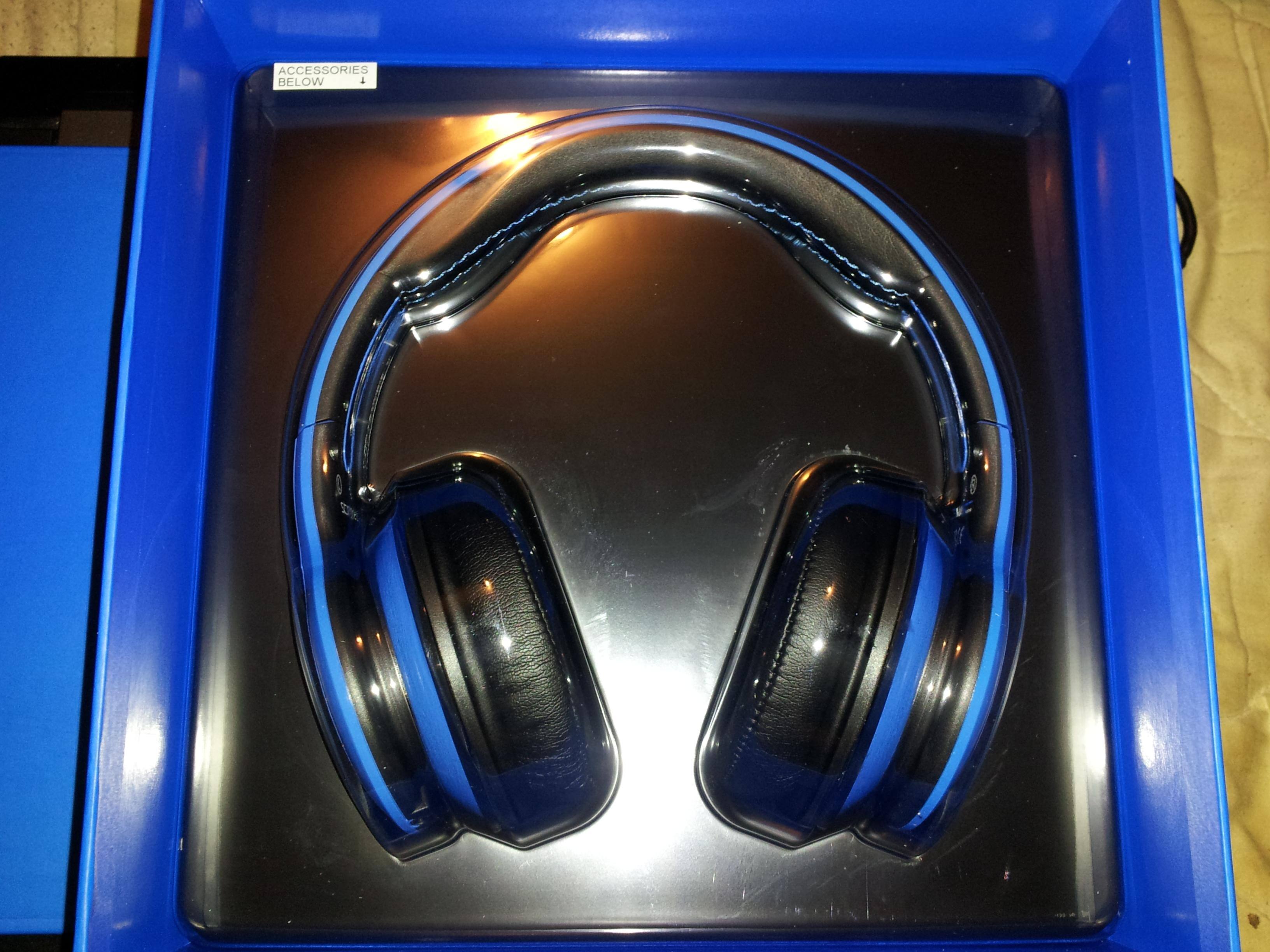 Here is the first view of the headphones immediately after opening the box., click to load a larger version