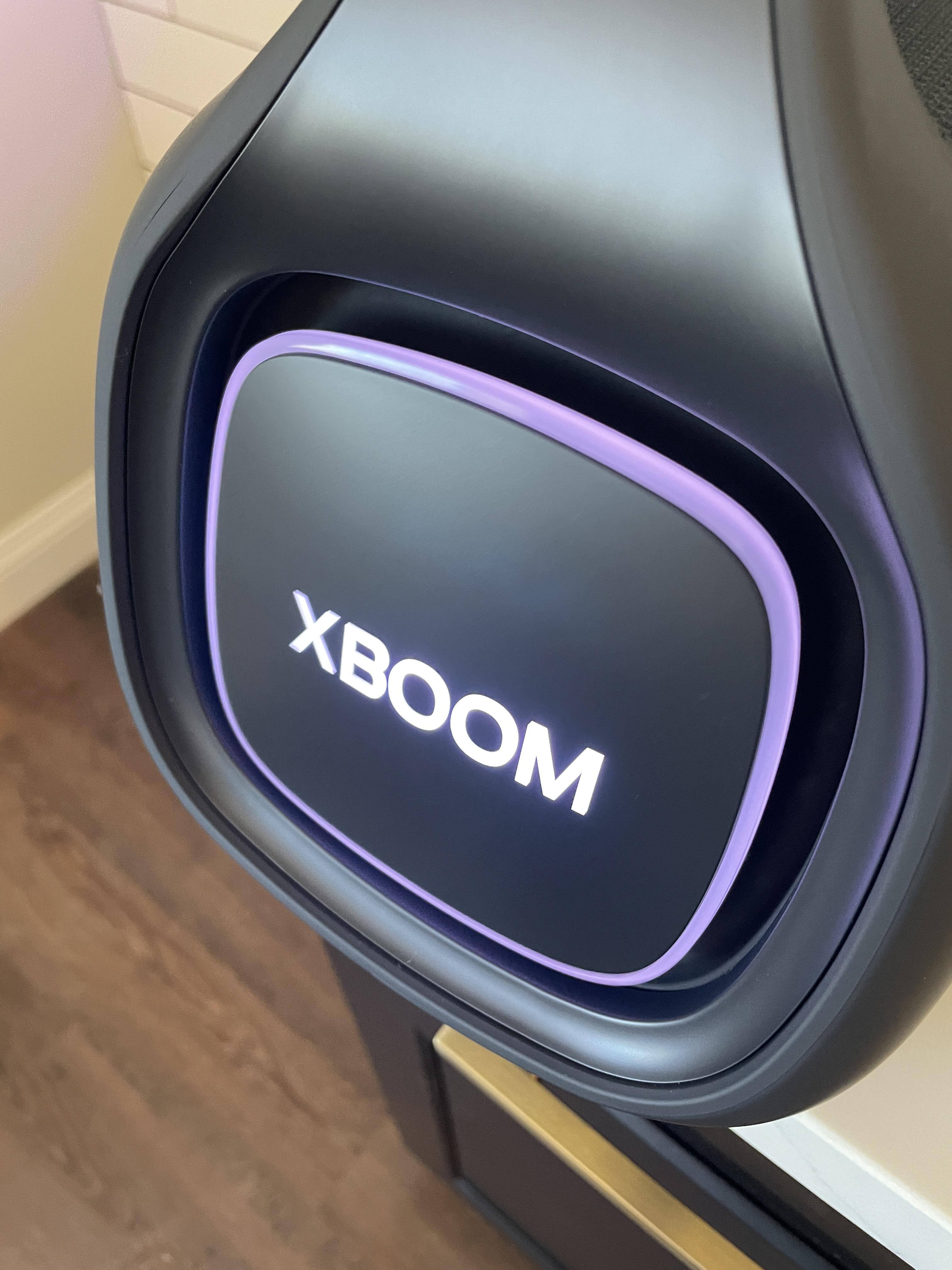 Tried catching the woofers vibrating when this thing is bumping but it didn't work., click to load a larger version