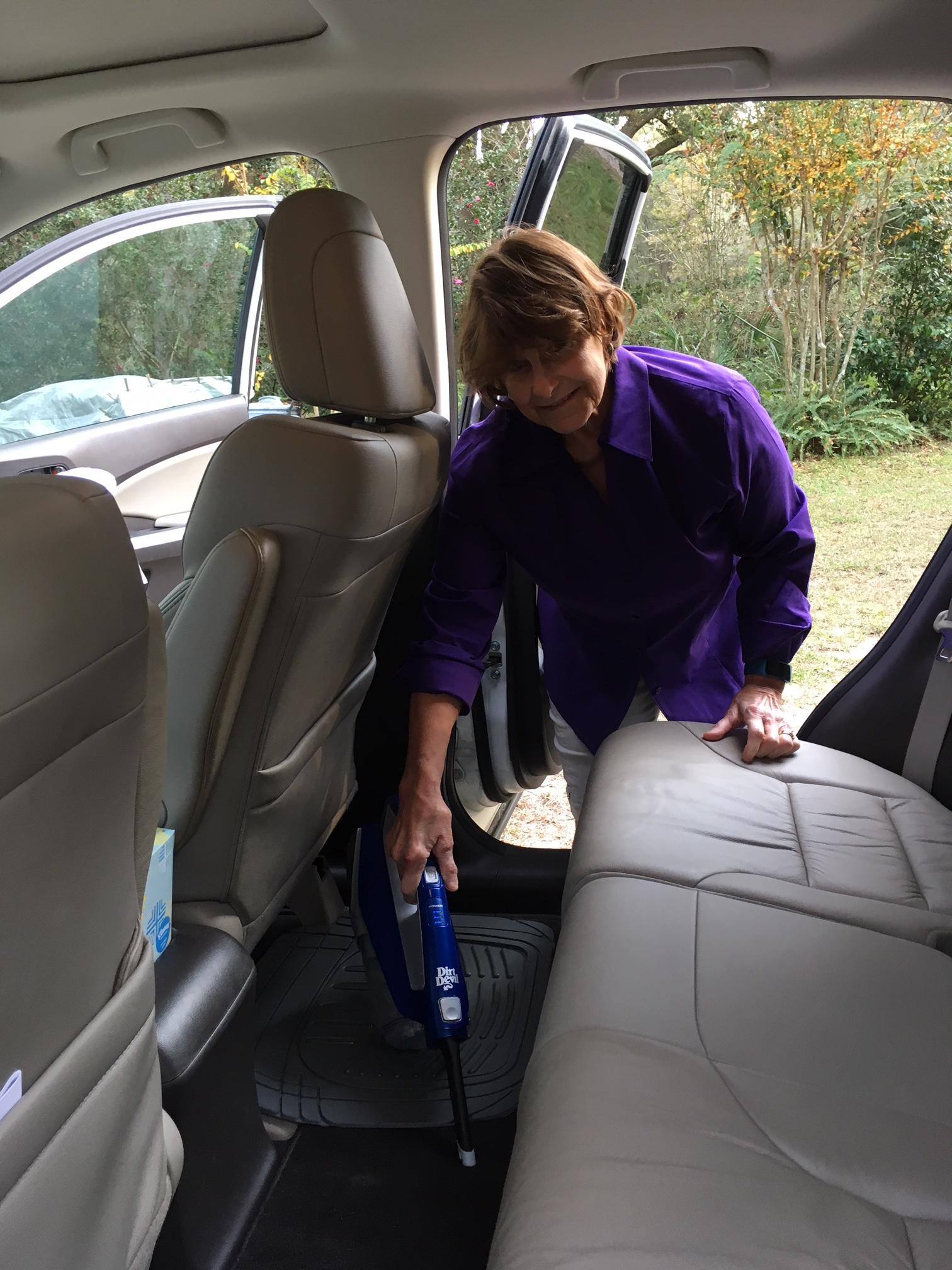 Convertible Hand Vac jCleans My SUV with Power, click to load a larger version