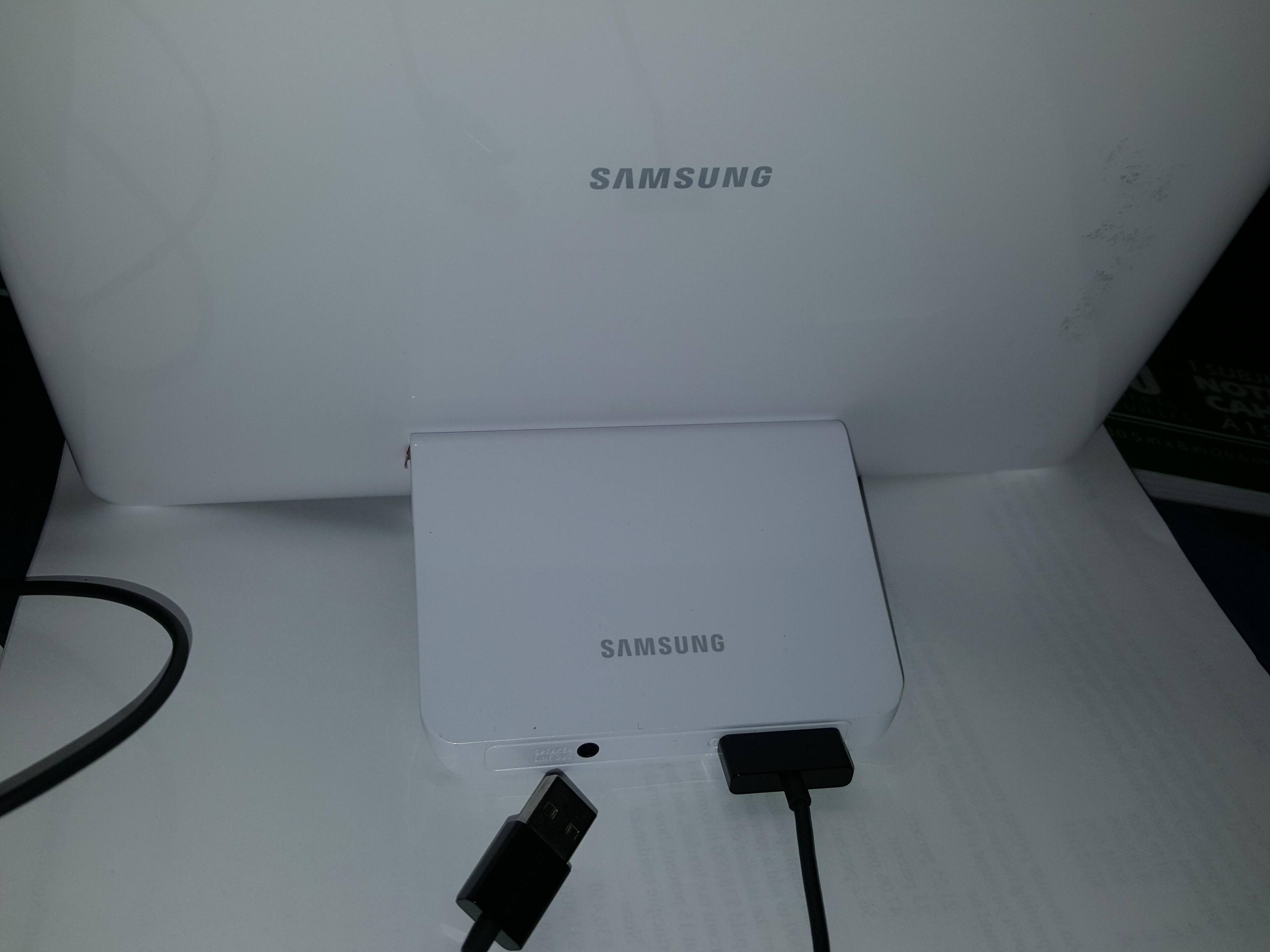 Insignia Charger 4" 30Pin, click to load a larger version