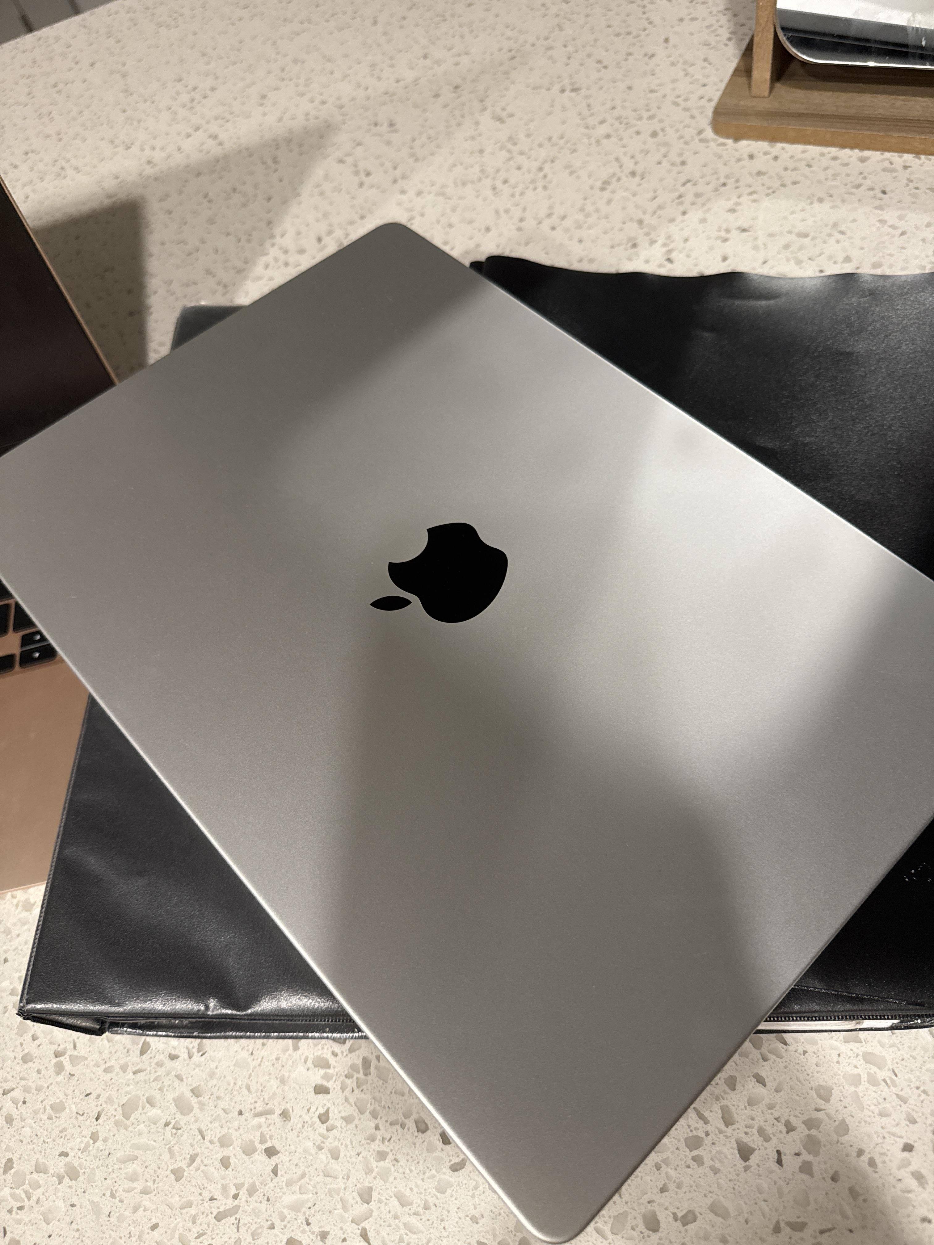 MacBook Pro 14インチ M3 16G 1T スペースグレー MacBook Pro 1TB (14 Inch) With M3 Chip | Get Exciting Offers