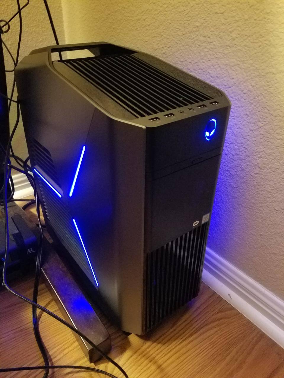 AlienWare Aurora R5, click to load a larger version