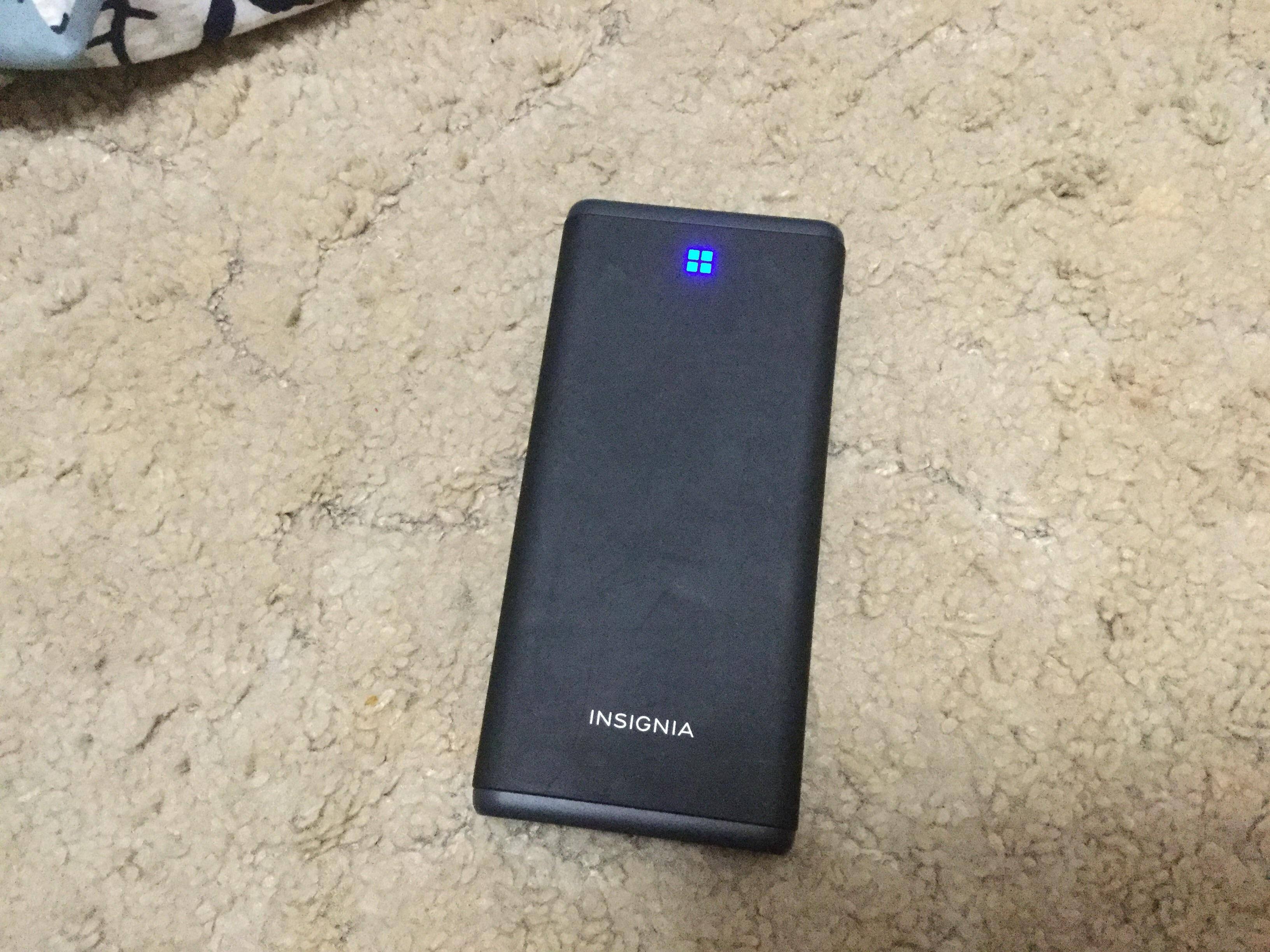 Lights indicating its current charge amount., click to load a larger version