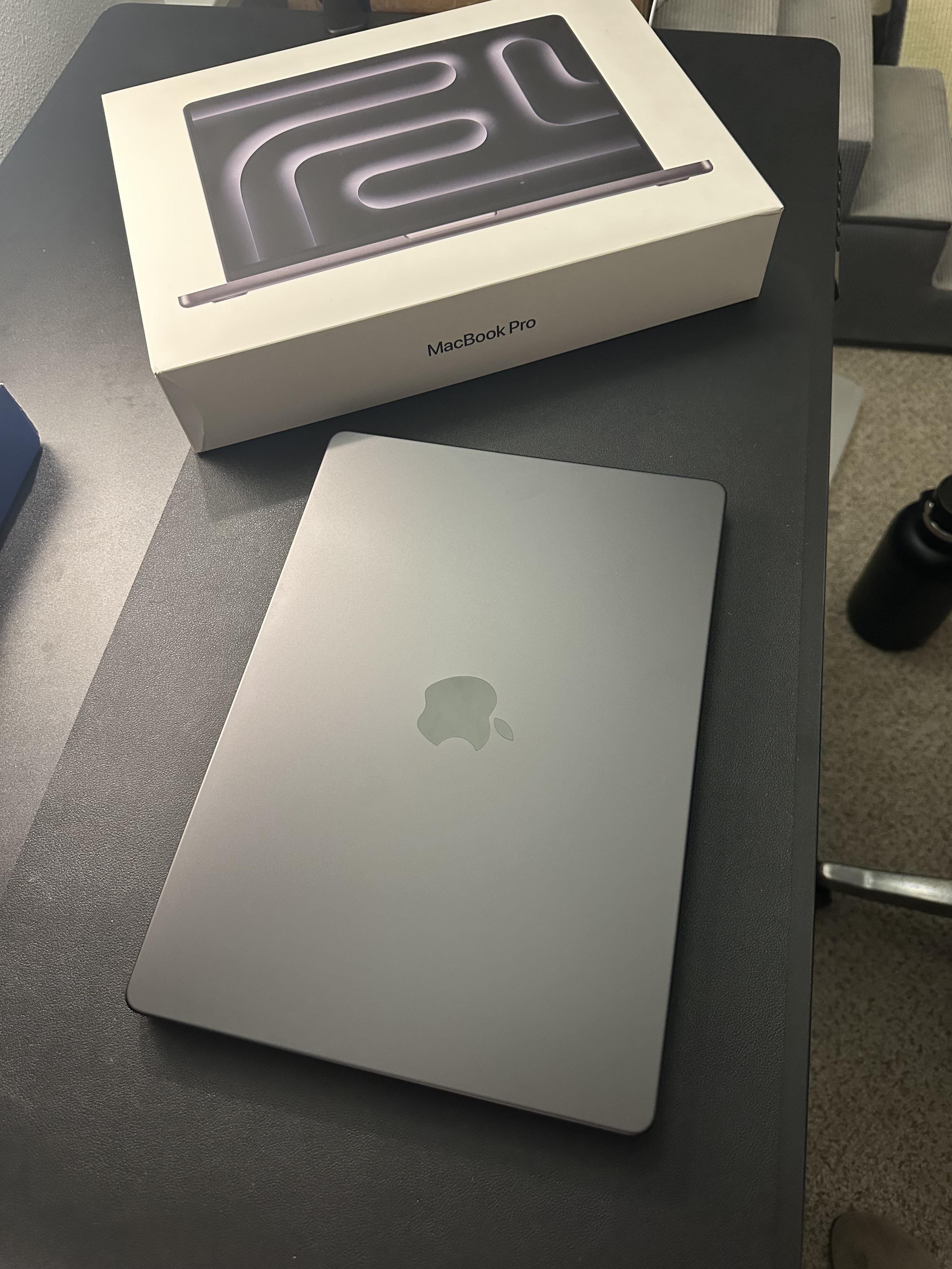 14 inch MacBook Pro Apple M5 chip with 10 core CPU and 10 core GPU