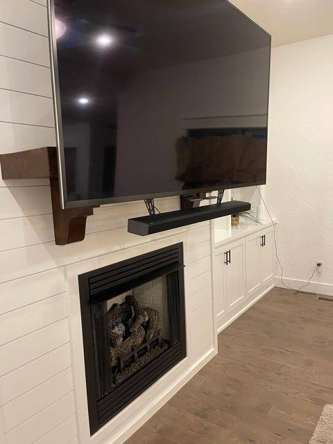 Samsung wall mount, click to load a larger version