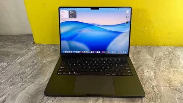 14 inch MacBook Pro Apple M5 chip with 10 core CPU and 10 core GPU