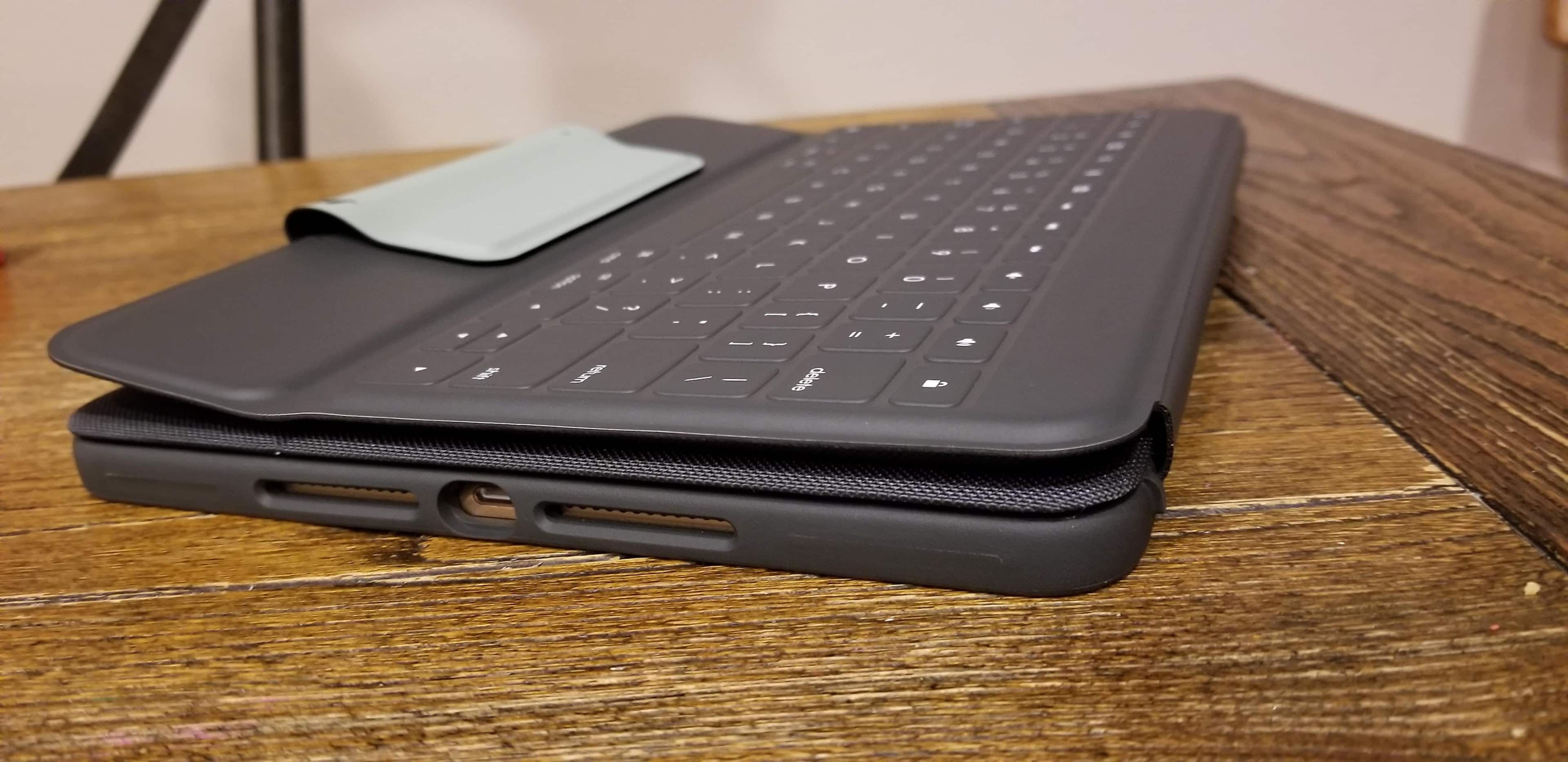 Logitech Rugged Folio Keyboard Folio for Apple iPad (7th, 8th