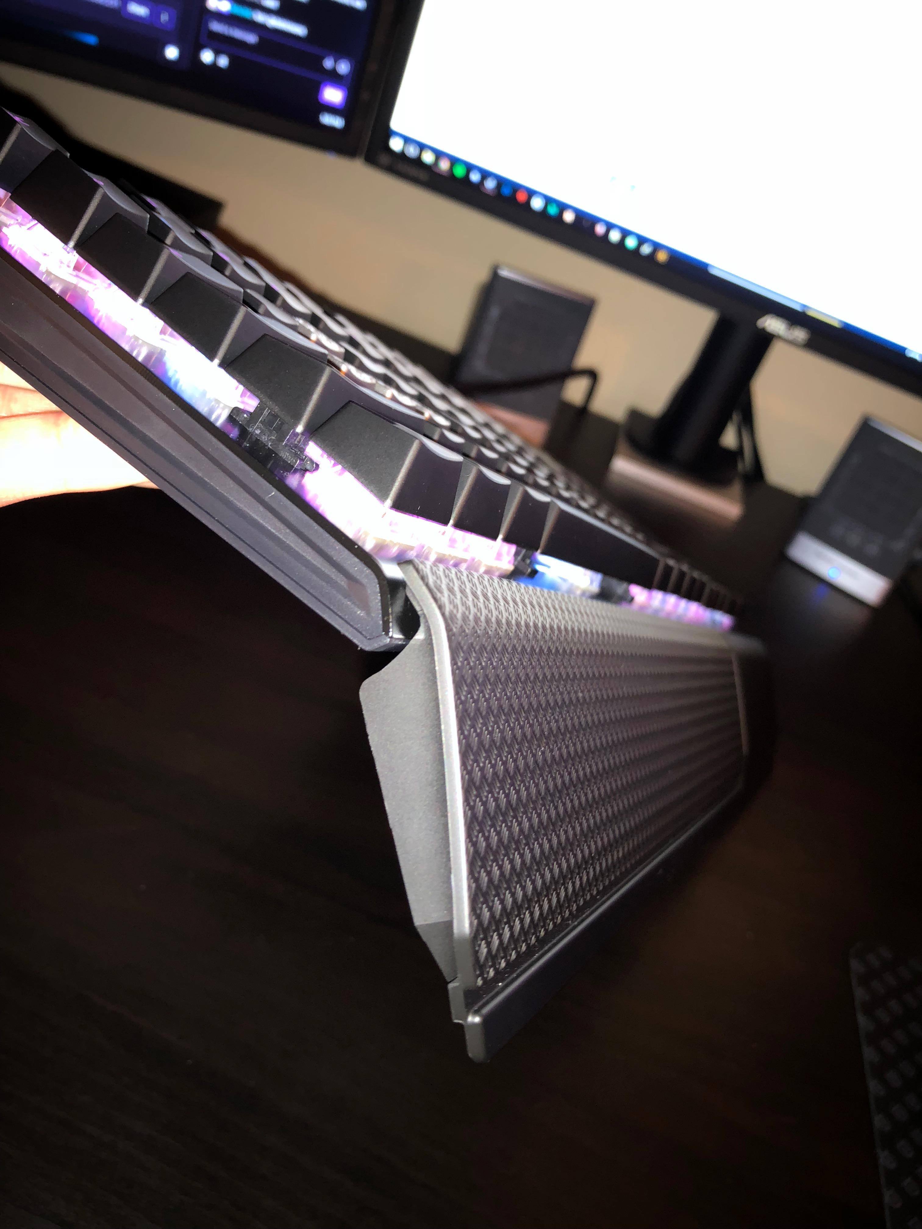 Clearer picture with the wrist rest., click to load a larger version