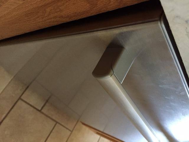 Showing cracked handle, I edit with pic turned the right way - I don't know why it shows sideways, click to load a larger version