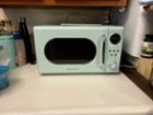 Insignia™ 0.7 Cu. Ft. Retro Compact Microwave Red NS-MWR07R2