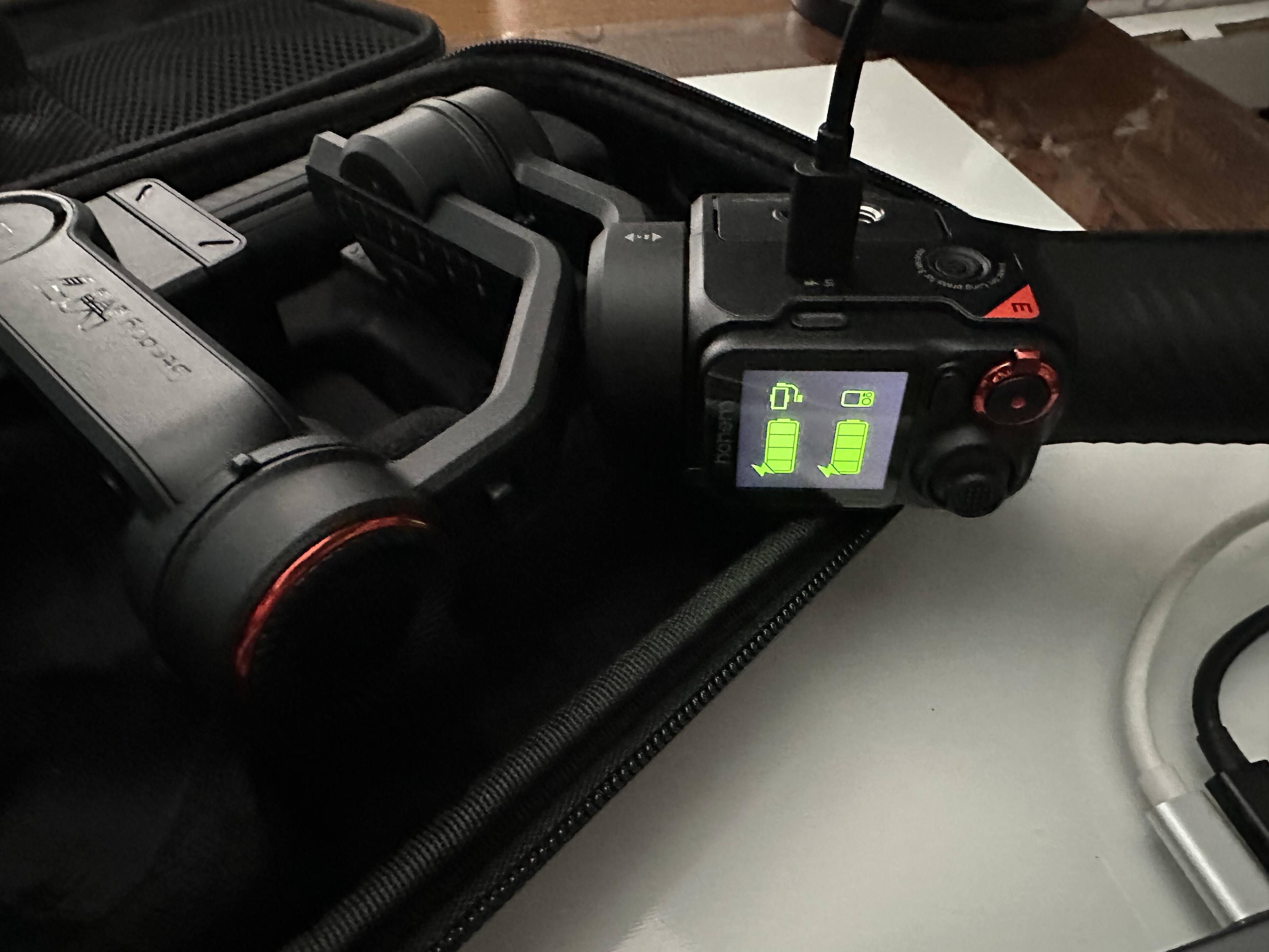 One cable charges gimbal and remote at the same time, click to load a larger version