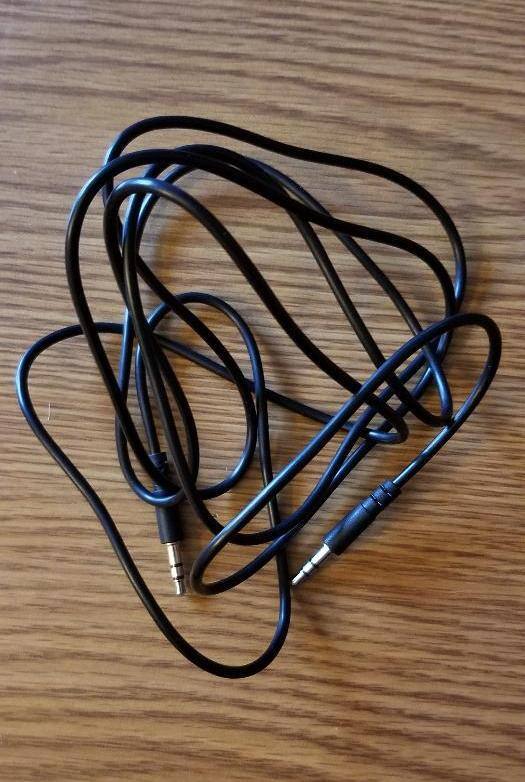 Insignia™ - 6' 3.5mm Mini Audio Cable - Black, click to load a larger version