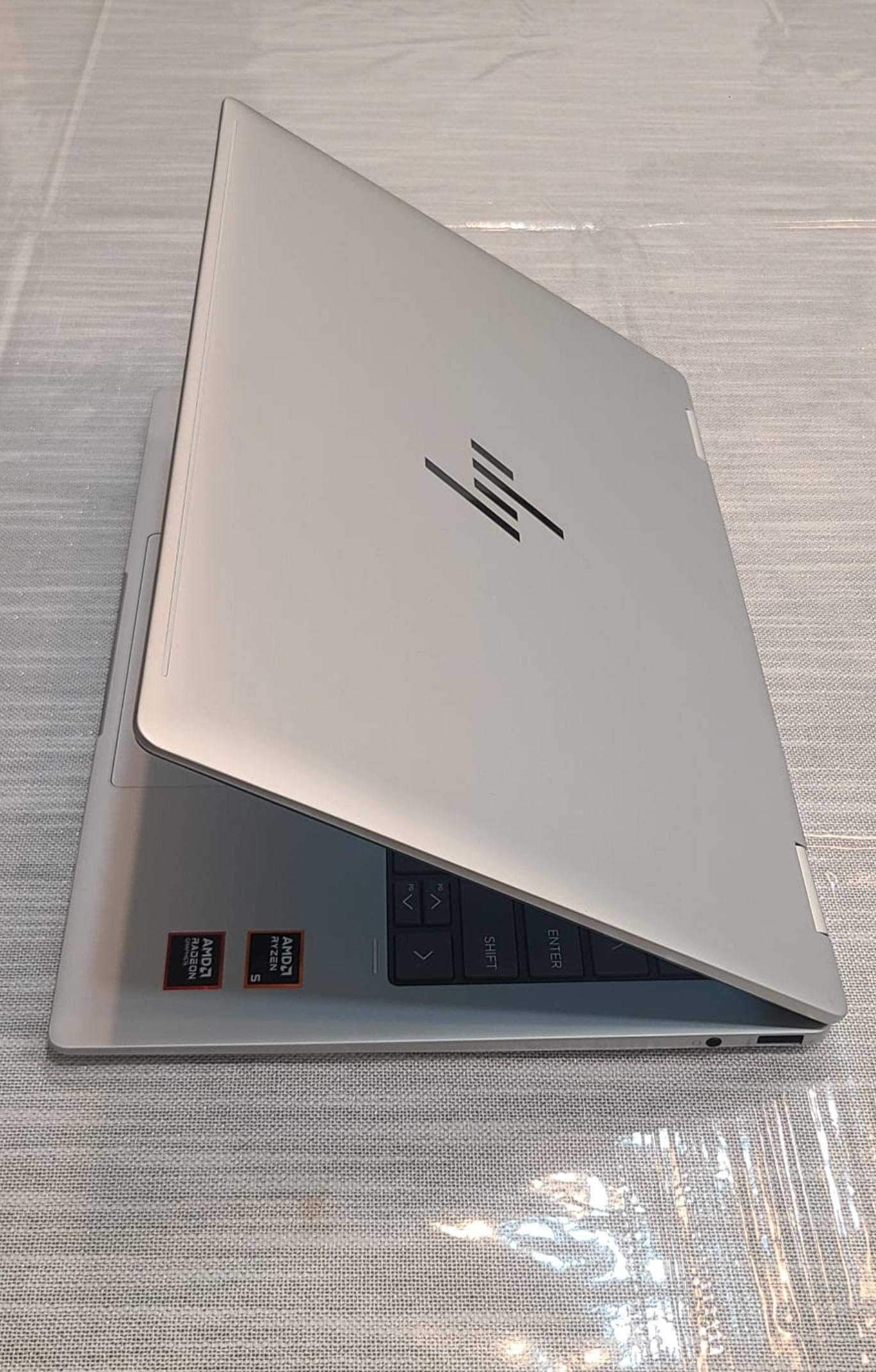 HP Envy 2 in 1 14