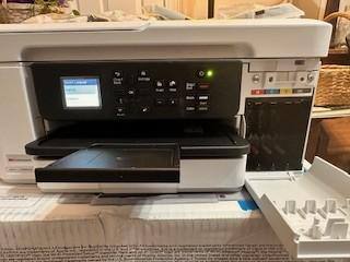 Right Front, Ink Cartridge Holder, click to load a larger version