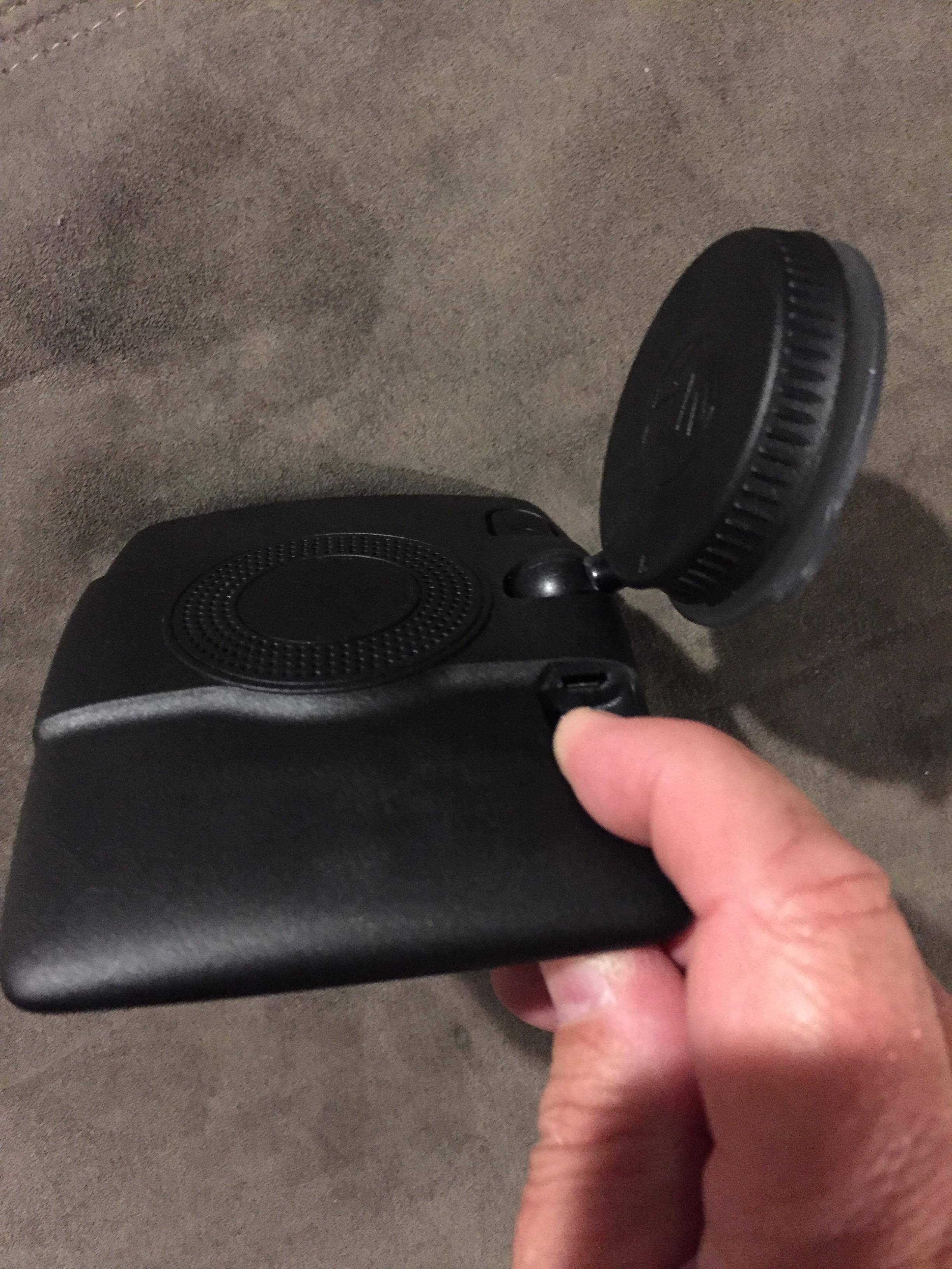 Side view, shows mini USB & toggle suction cup, click to load a larger version