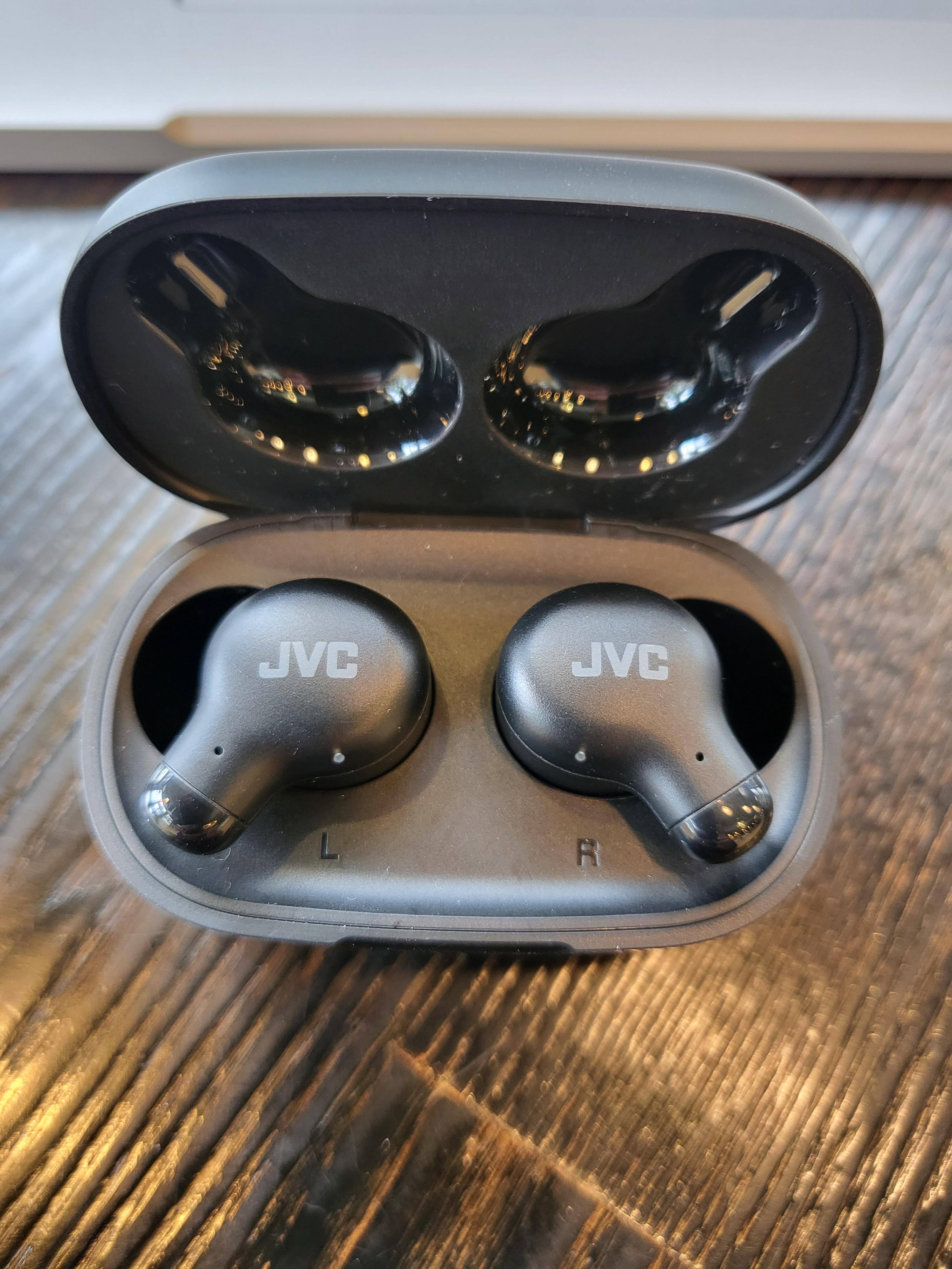 Open and closes comfortably, click to load a larger version