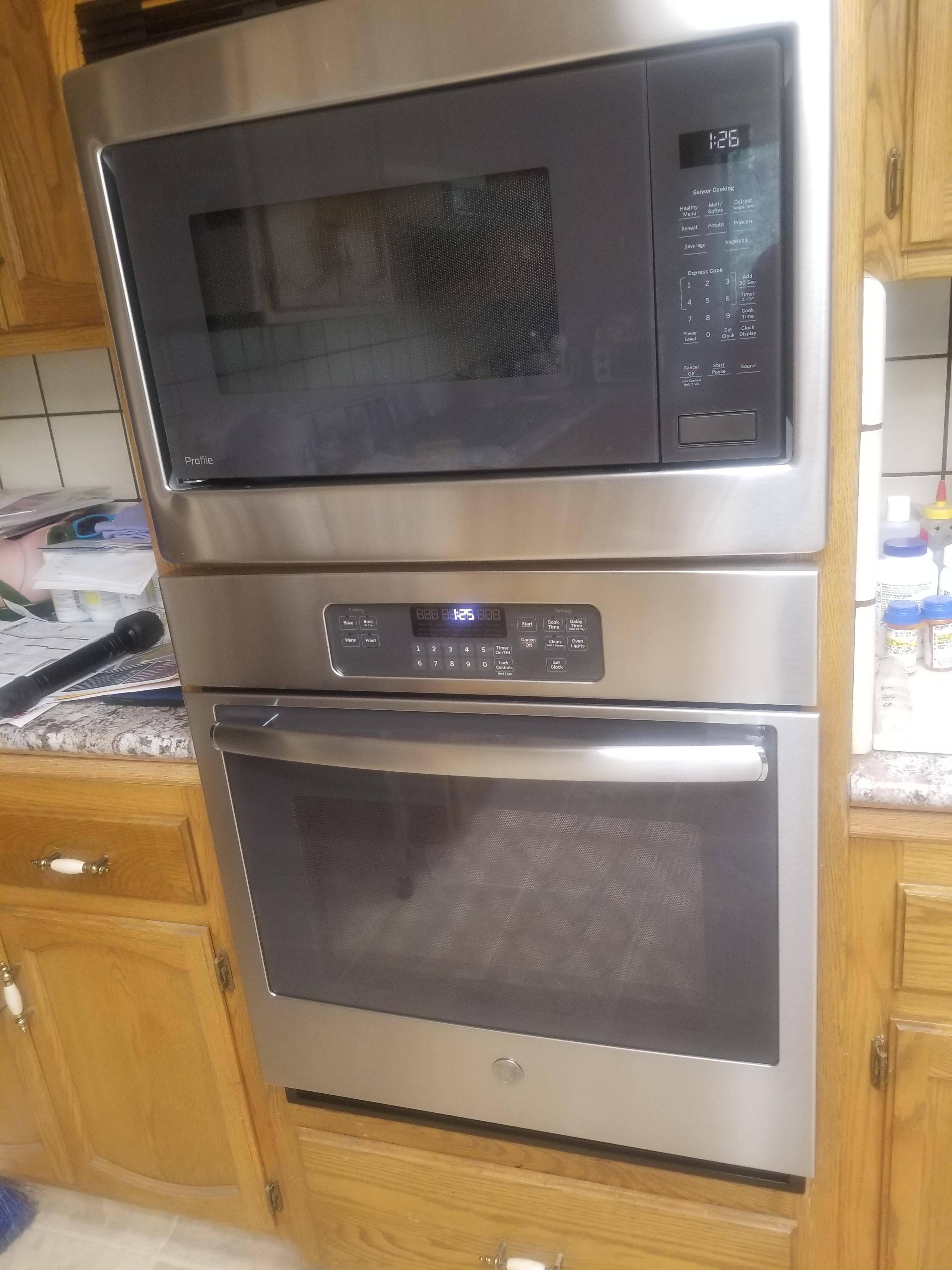 27" Electric Oven & Microwave, click to load a larger version