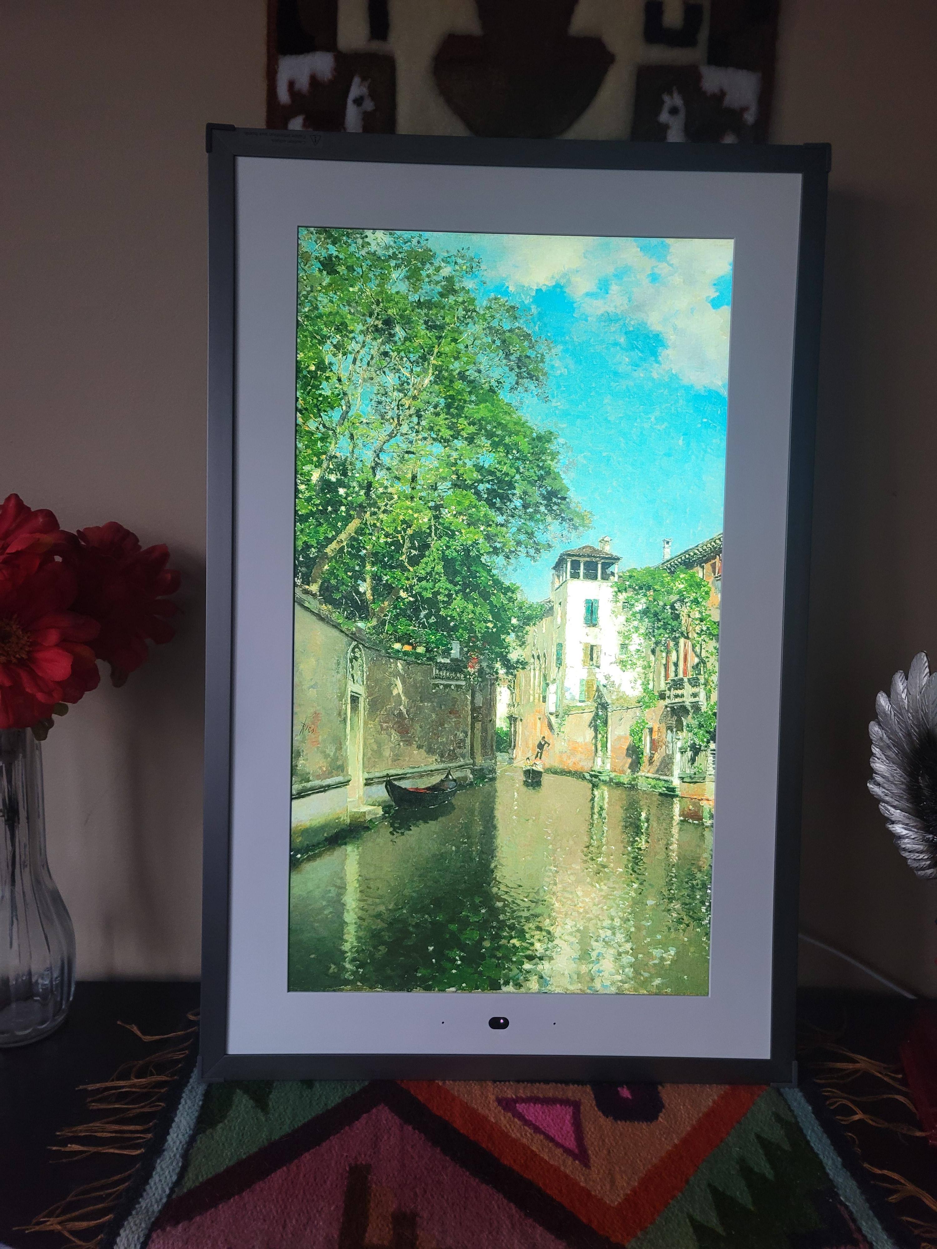 All set up, and doing its thing - note the short power cord for my personal placement. Unfortunately, I did not have a closer power outlet to where I wanted to display the frame, but an extra 6 inches of cord would have helped me out here., click to load a larger version