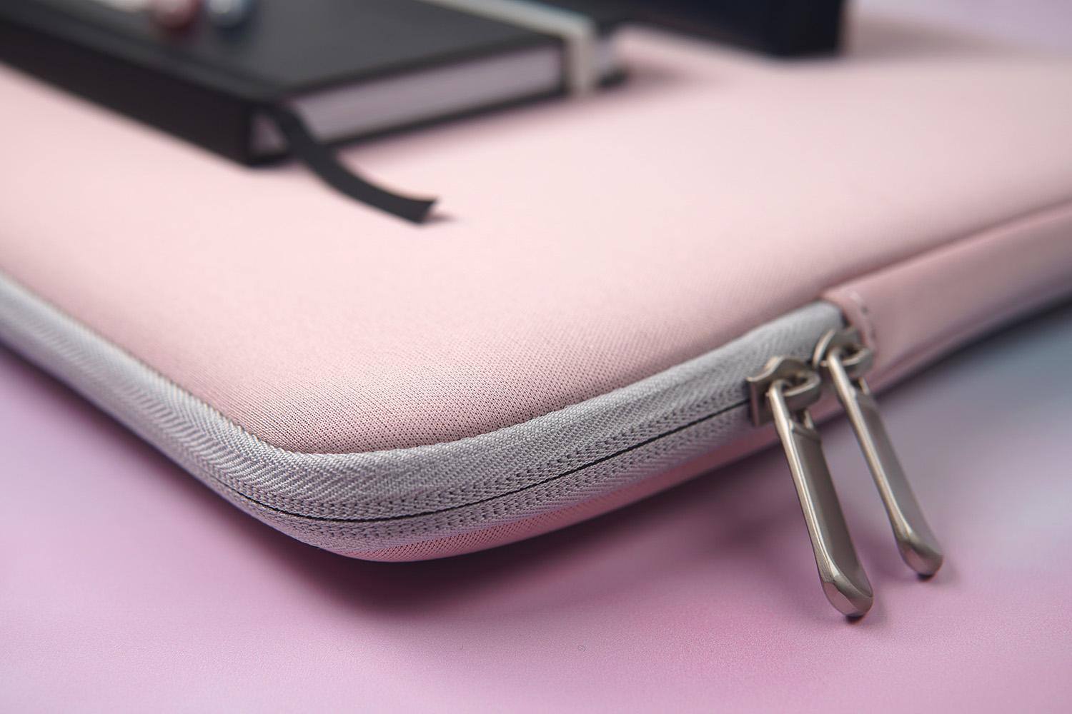 View of the neoprene texture and zipper., click to load a larger version