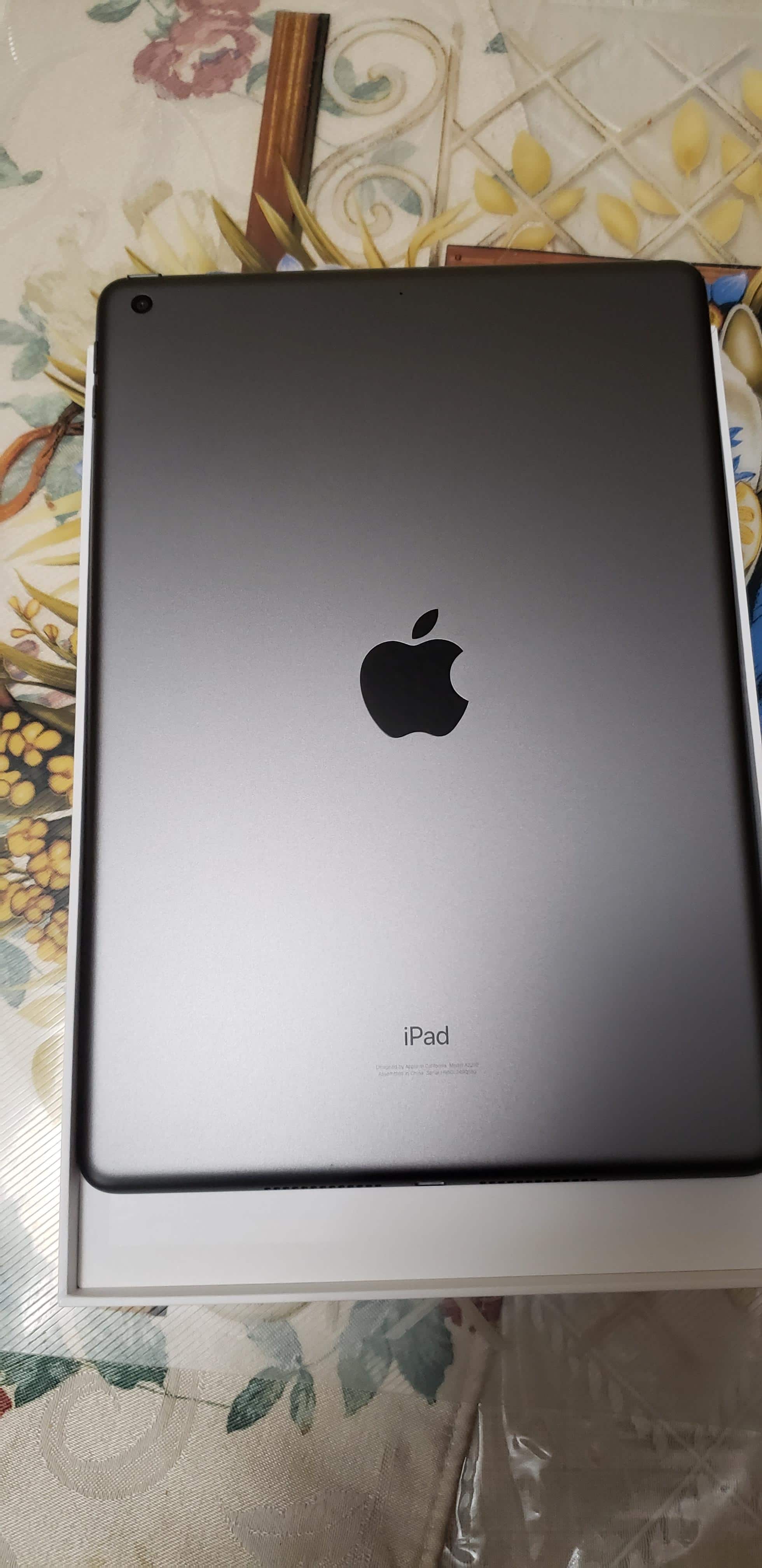 Apple iPad (第8世代) 128GB Wi-Fi Space Gray Apple iPad 8th Gen. 128GB, Wi-Fi, 10.2 in - Space Gray - lot of 5
