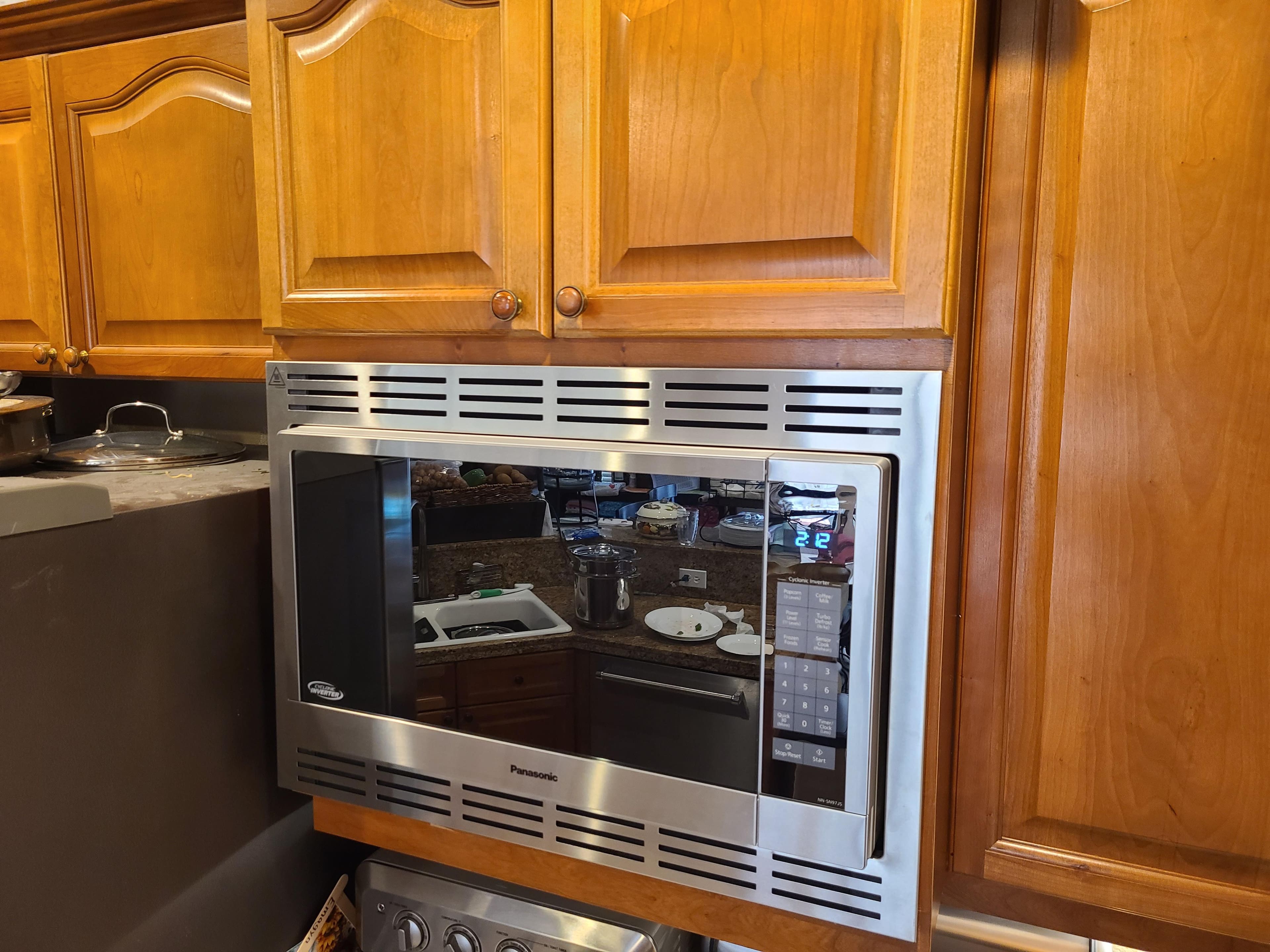 Panasonic 2.2 Cu. Ft. 1250 Watt SN97JS Microwave with Panasonic 2.2 Cu. Ft. 1250 Watt SN97JS Microwave with