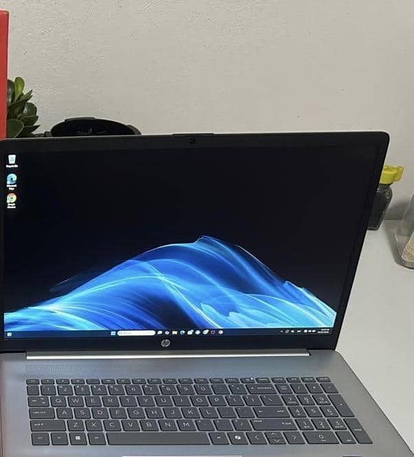 HP 17.3