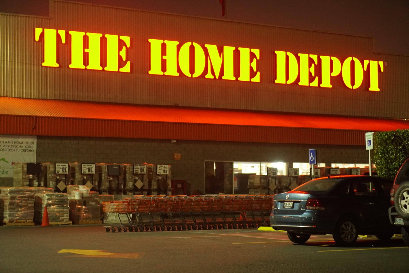 F1.8 1/30s ISO 3200, click to load a larger version