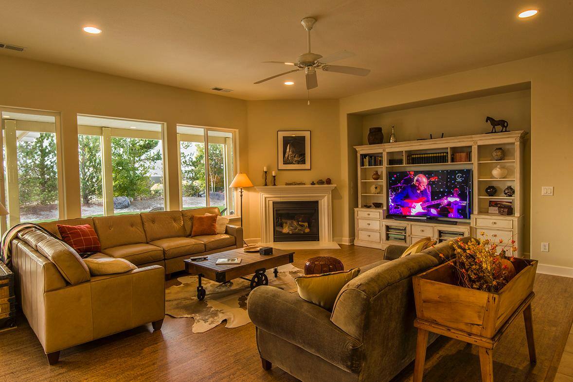 Mark Knopler in concert on You Tube, click to load a larger version