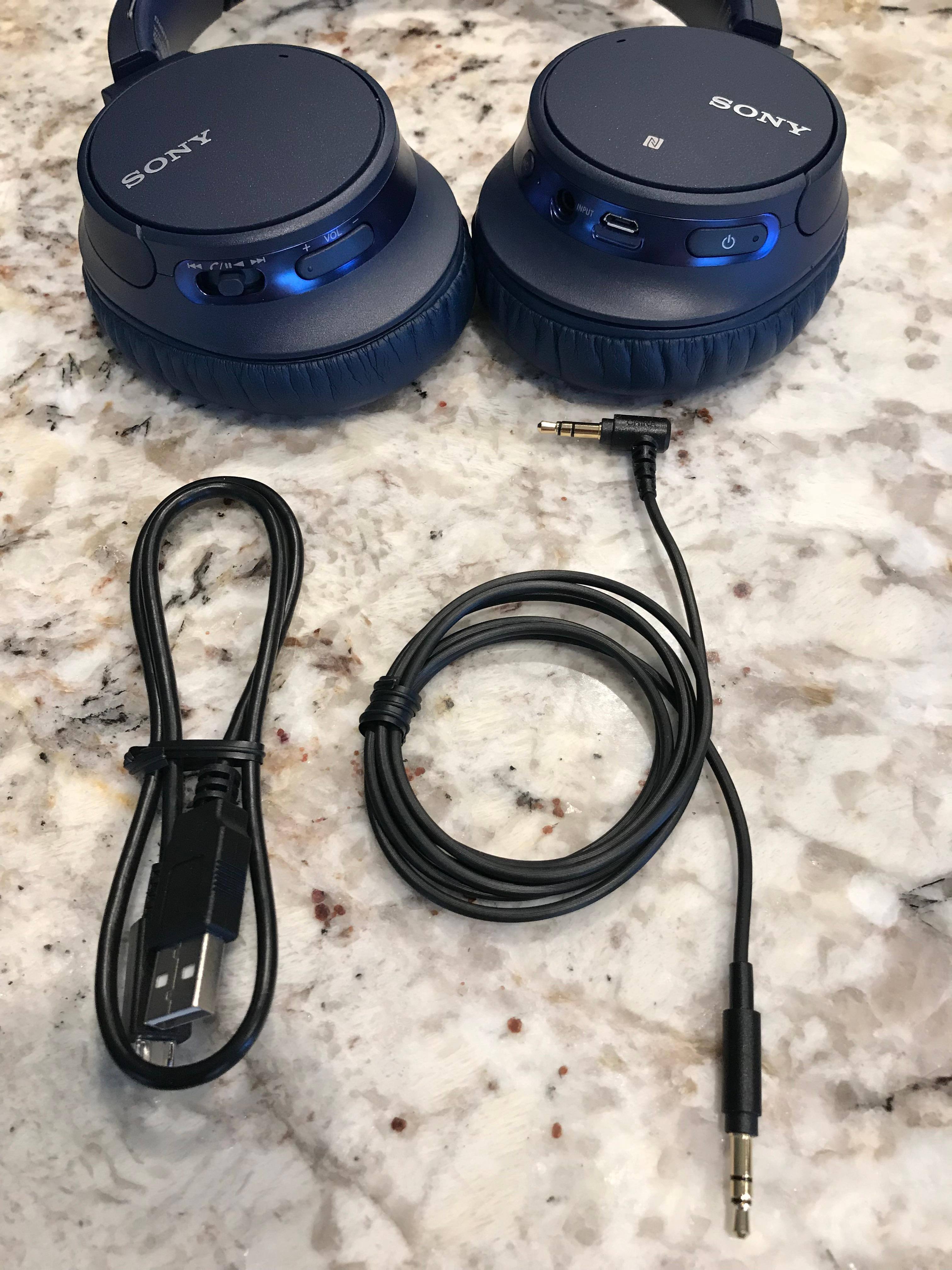 The buttons and cords provided., click to load a larger version