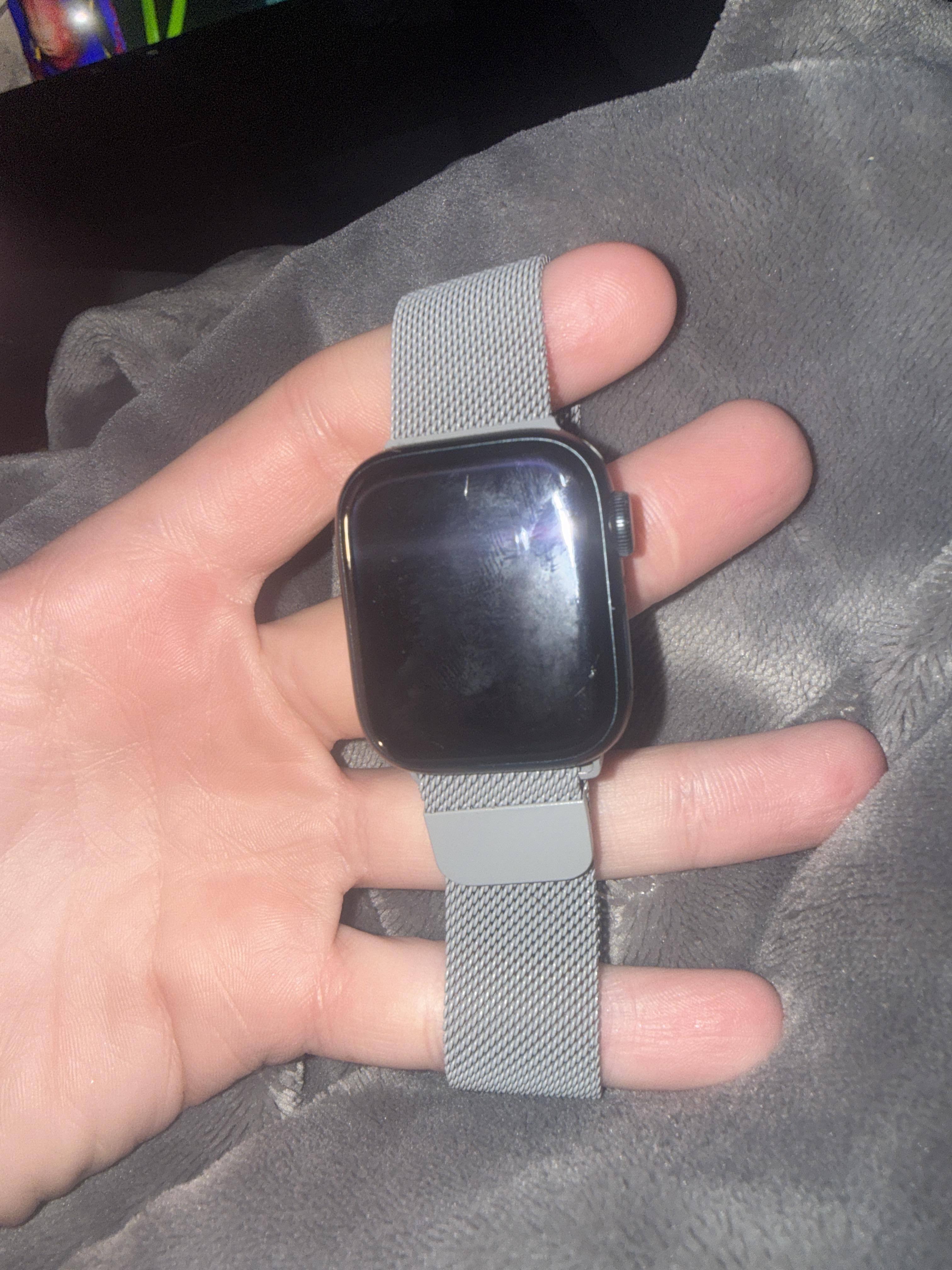 Apple Geek Squad Certified Refurbished Watch Series 7 (GPS) 41mm