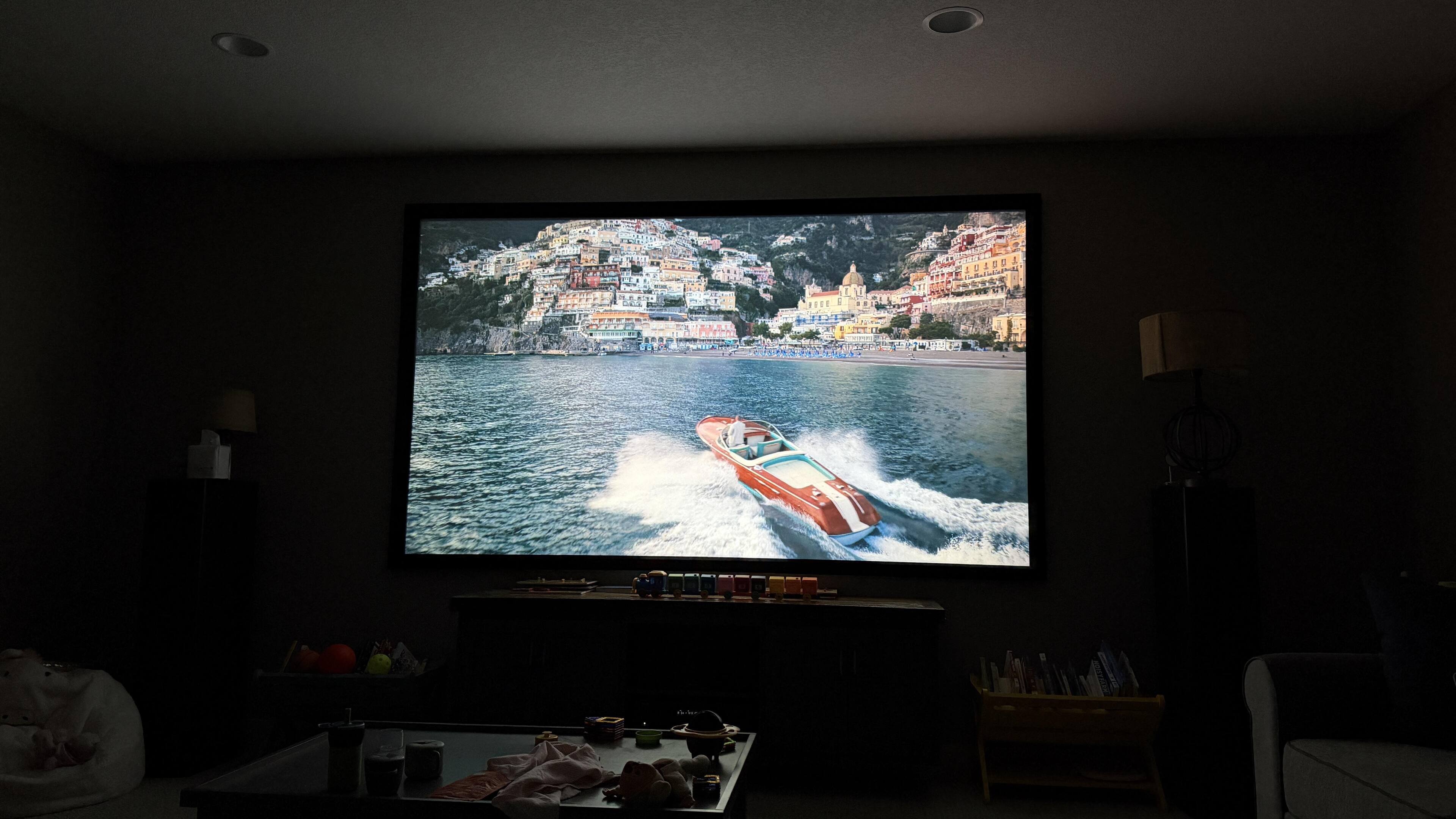 Impressively sharp faux-4 image with pixel shift., click to load a larger version