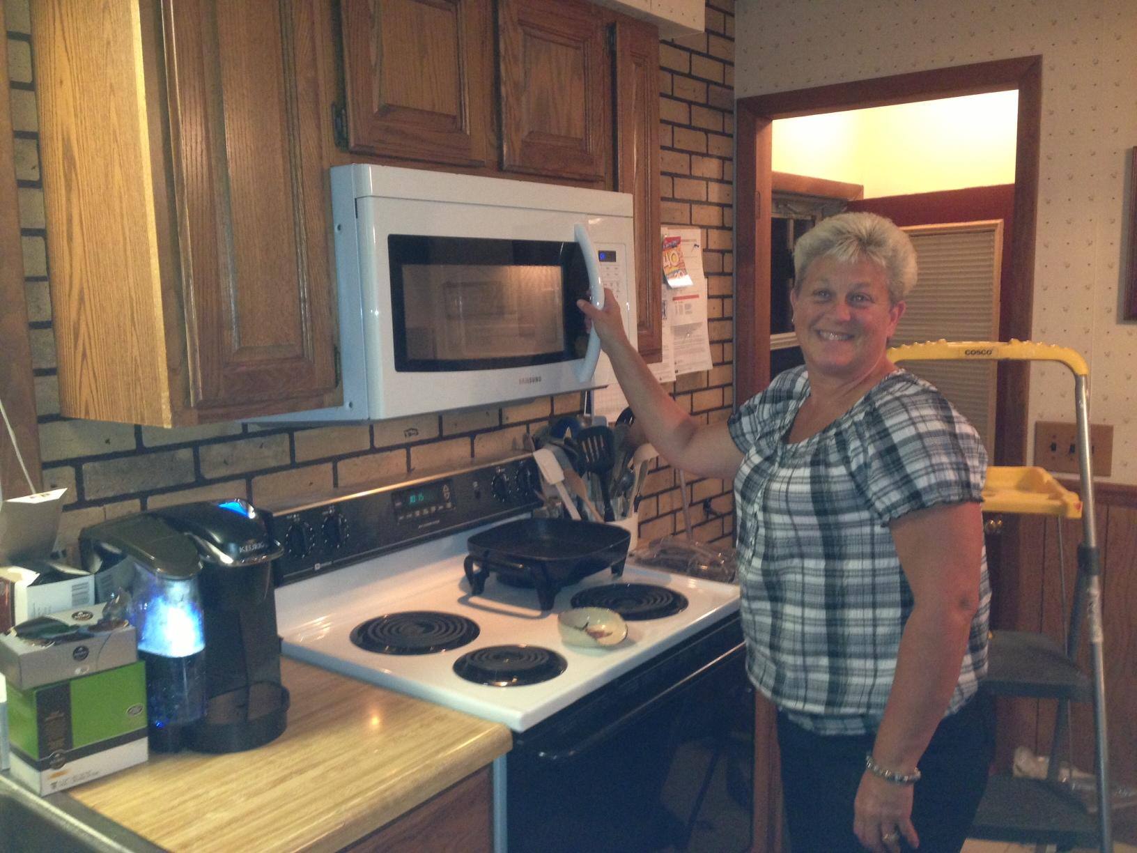 Tami loves her new microwave!, click to load a larger version