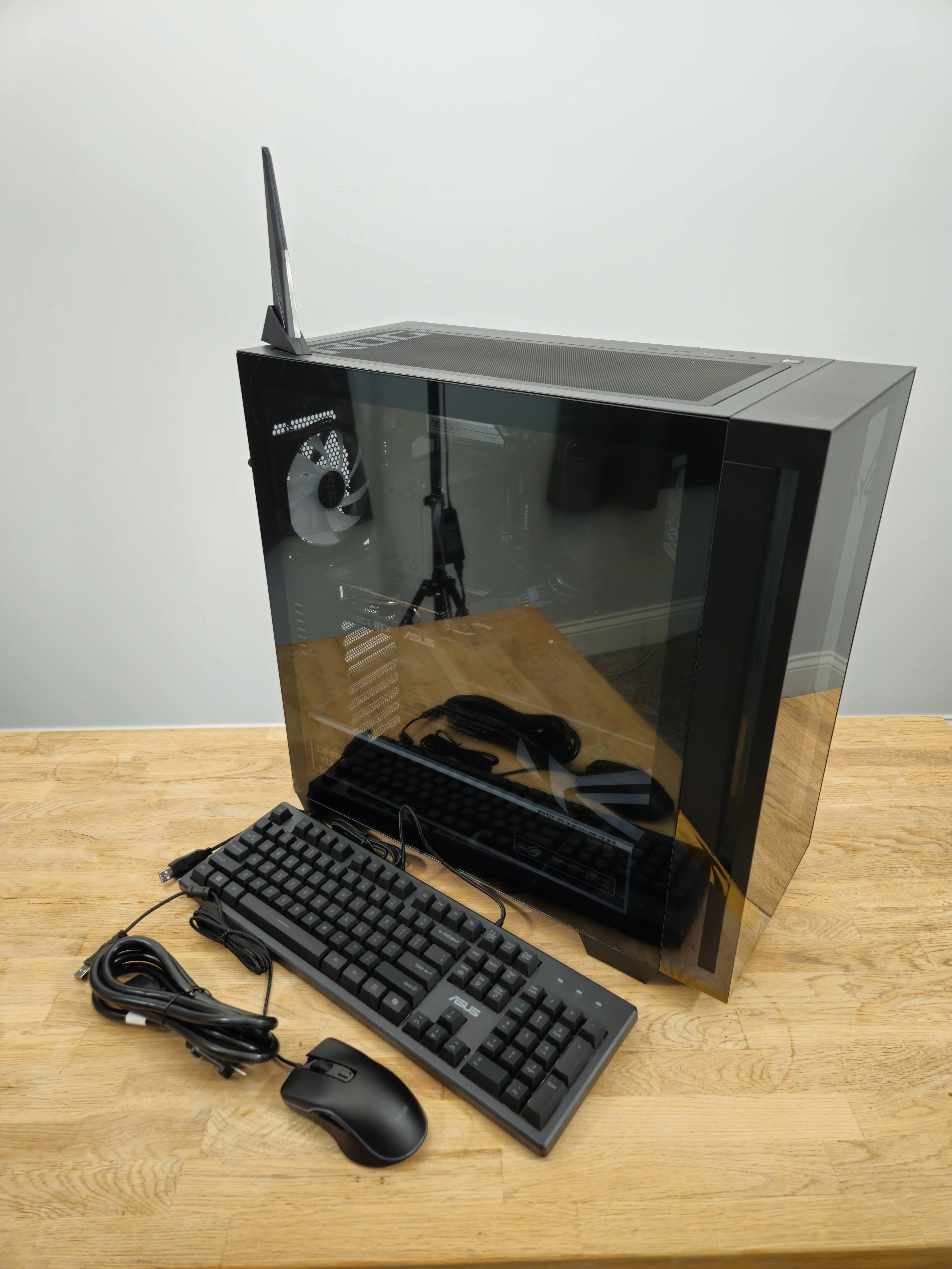 Comes with a Mouse and Keyboard that work well for being included with., click to load a larger version