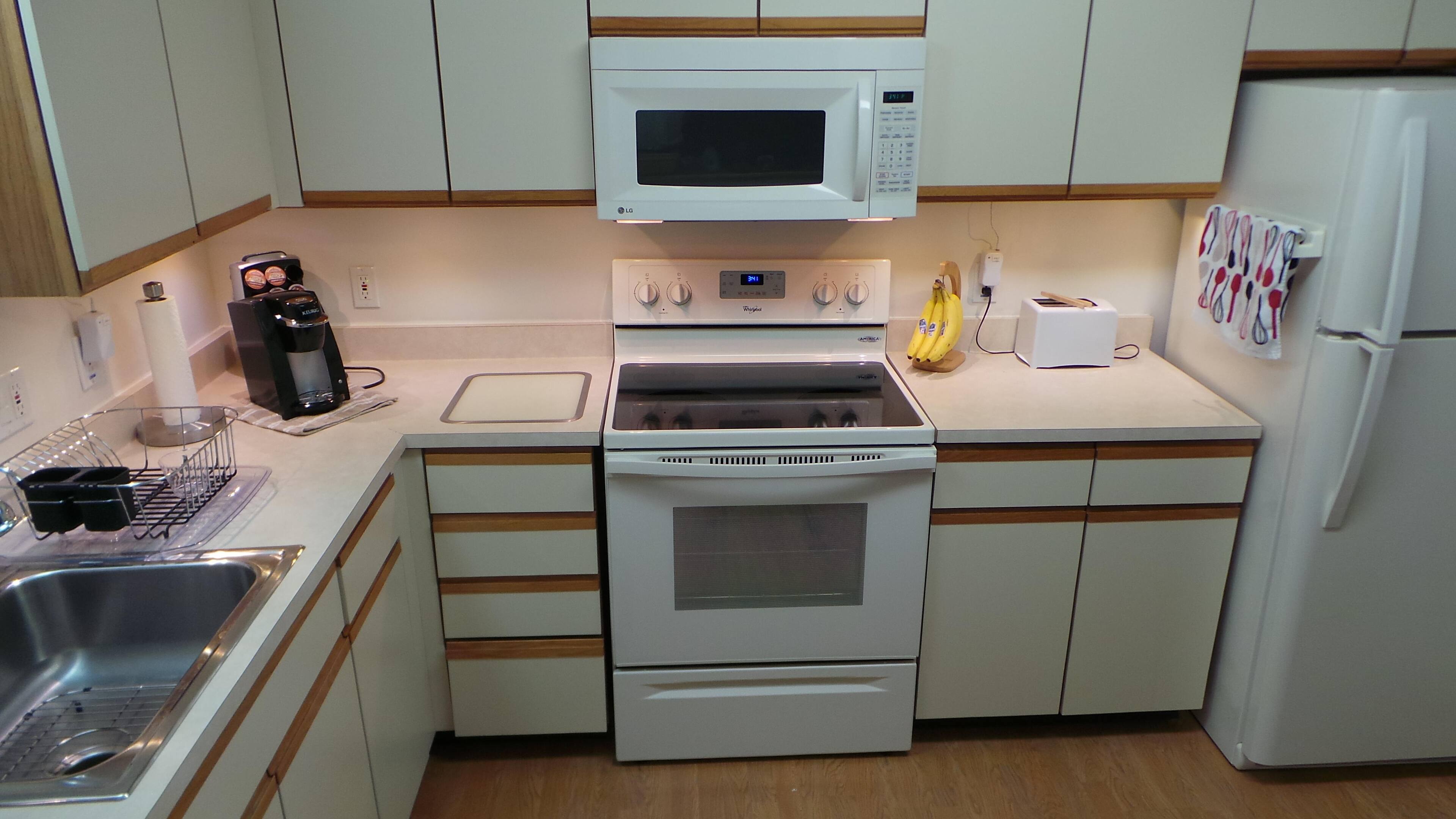 kitchen with all Bisque appliances, click to load a larger version