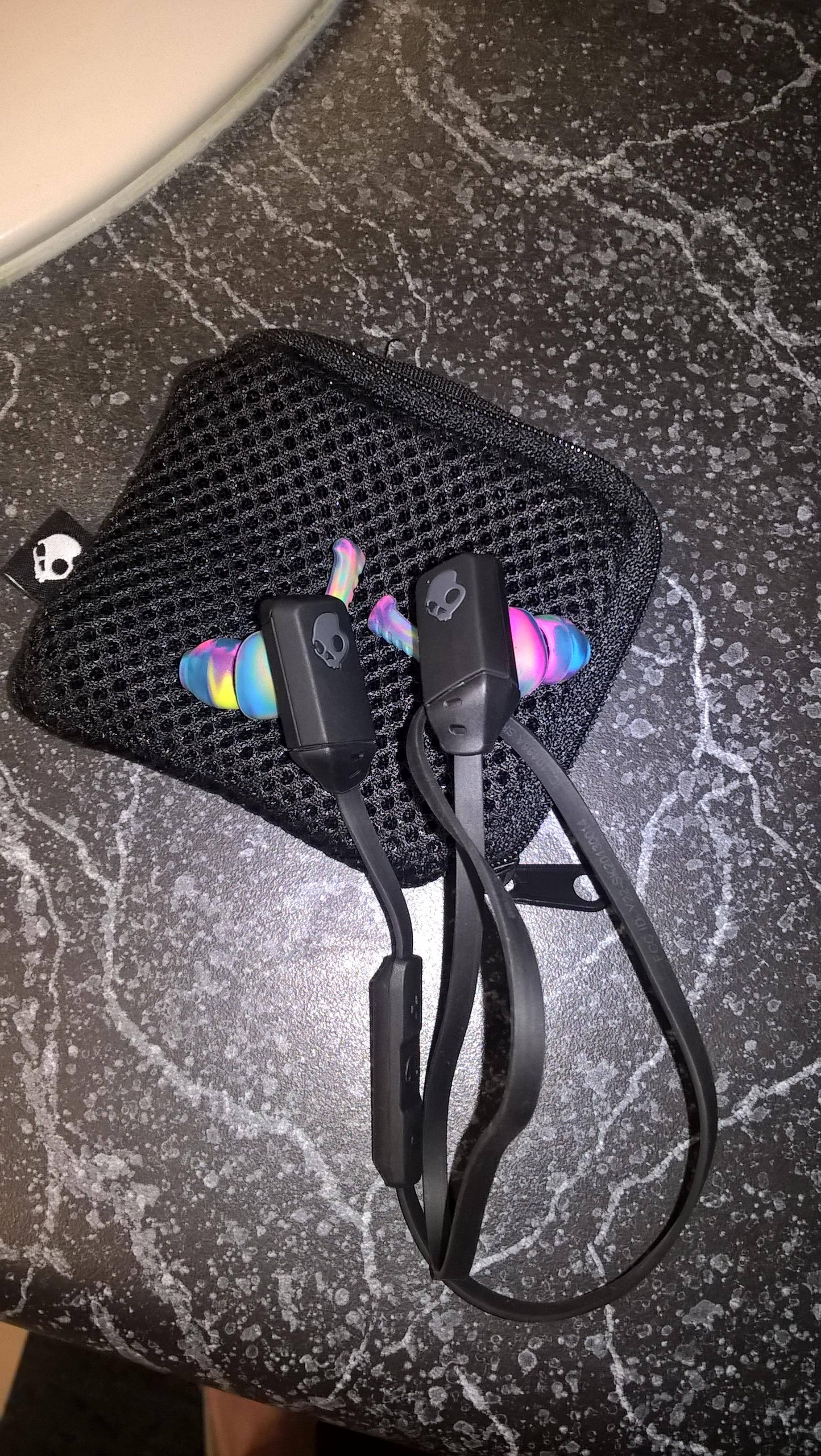 the headphones also come with other gummies not pictured, click to load a larger version