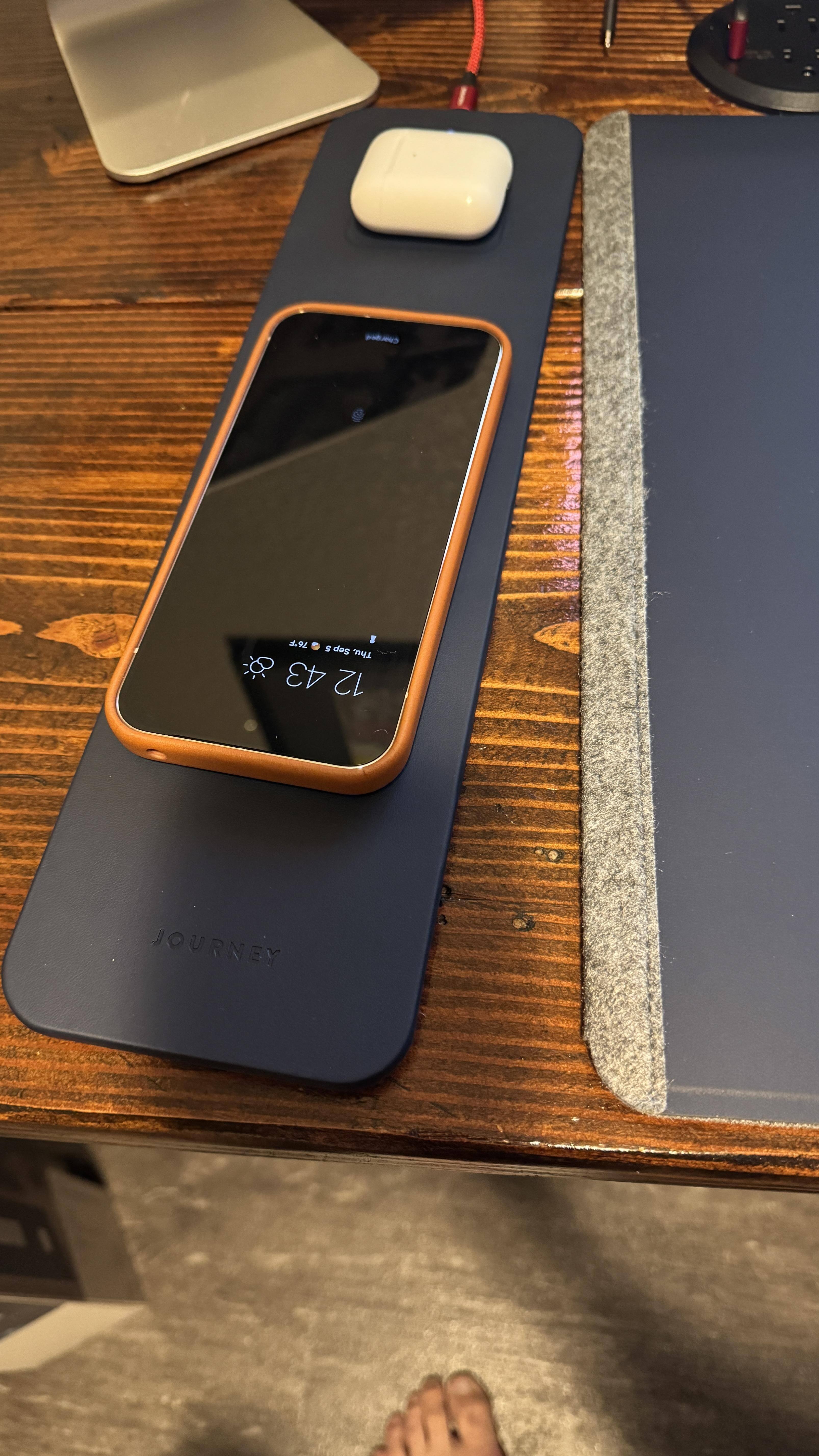 The magnets are pretty weak, so any movement causes it to detach., click to load a larger version