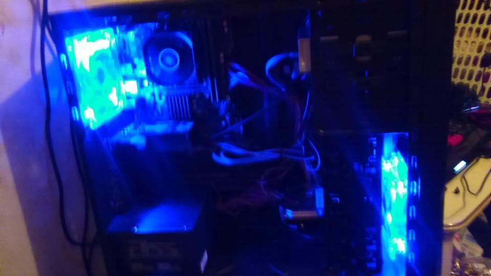 The inside looks nice., click to load a larger version