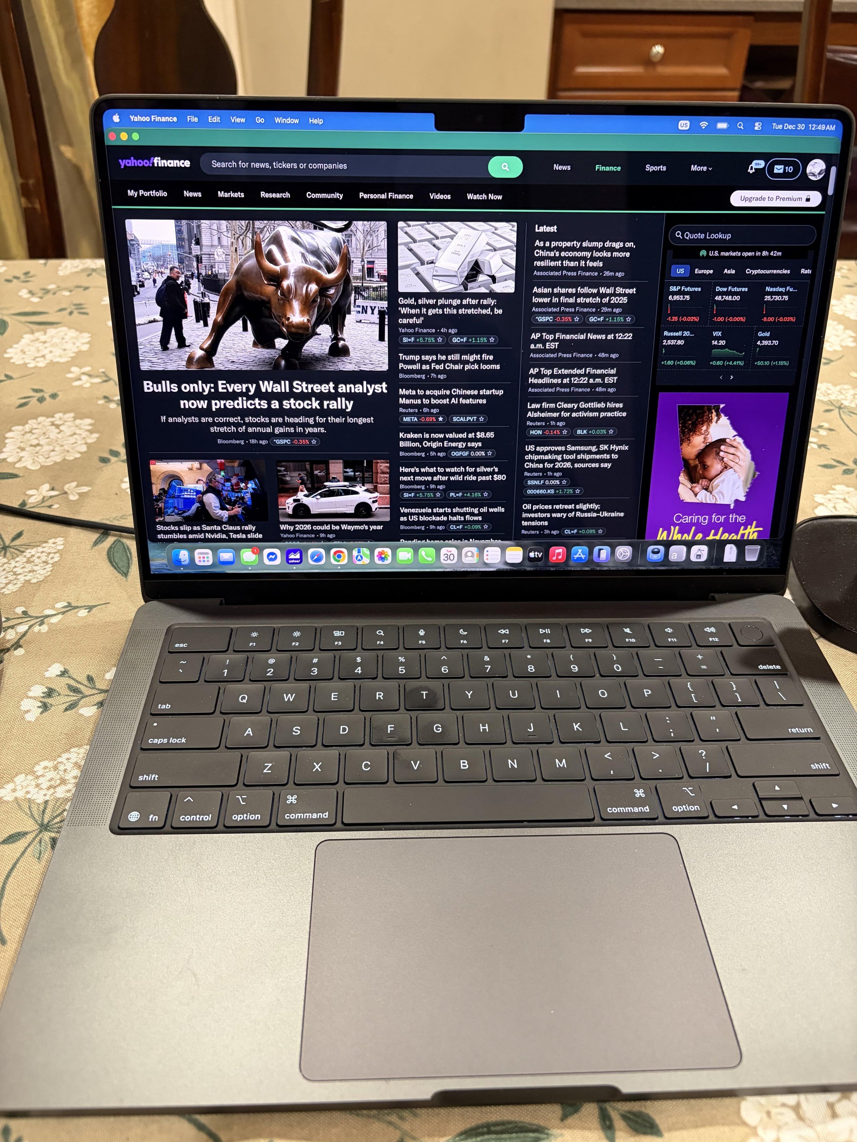14 inch MacBook Pro Apple M5 chip with 10 core CPU and 10 core GPU