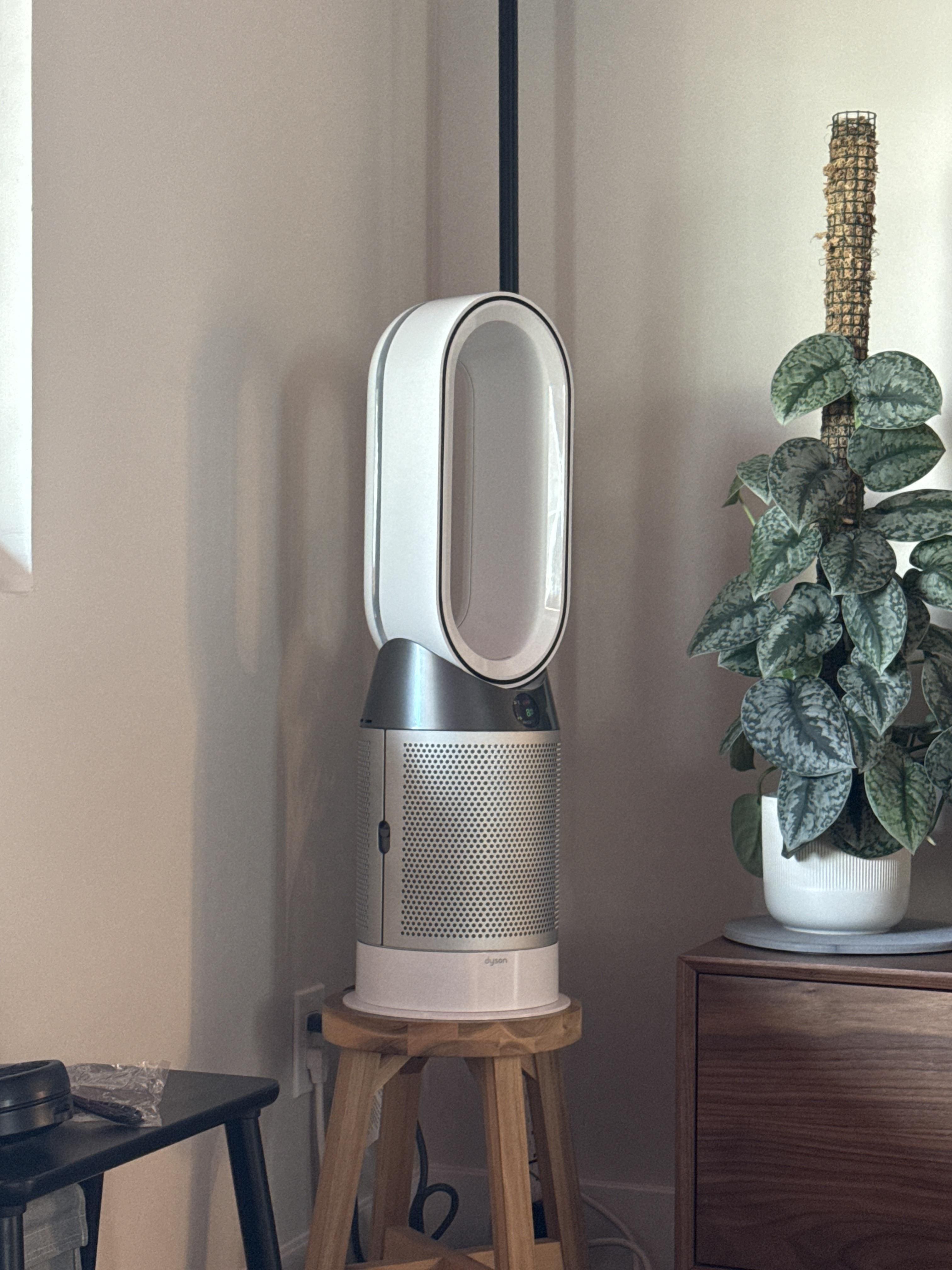 Dyson Refurbished HP04 Pure Hot + Cool Smart Tower Air Dyson Refurbished HP04 Pure Hot + Cool Smart Tower Air