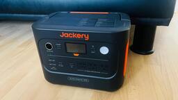 Jackery Explorer 1000 V2 Portable Power Station (1070 Wh