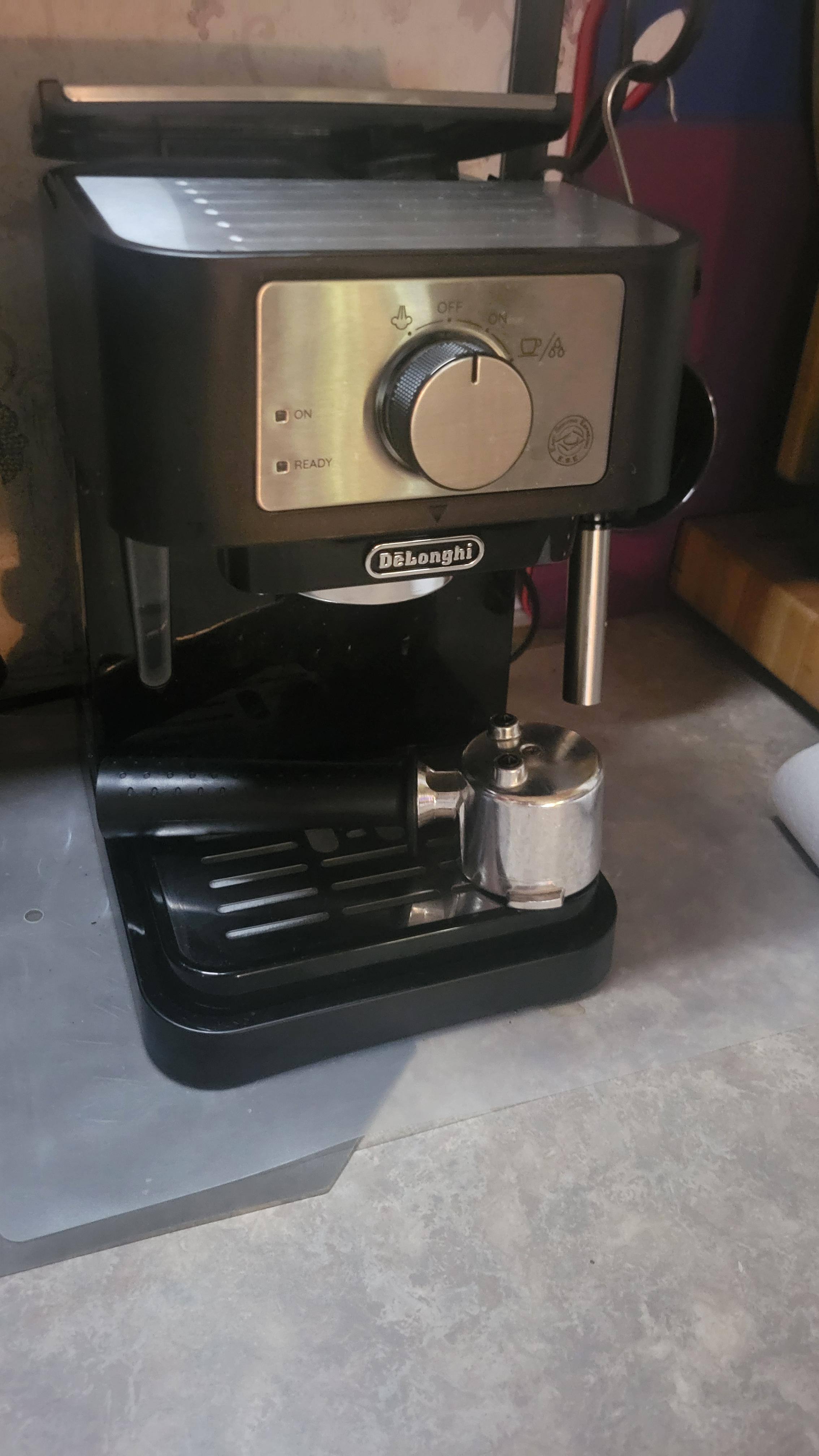 De'Longhi Stilosa 15 Bar Pump Espresso Machine Black and Stainless