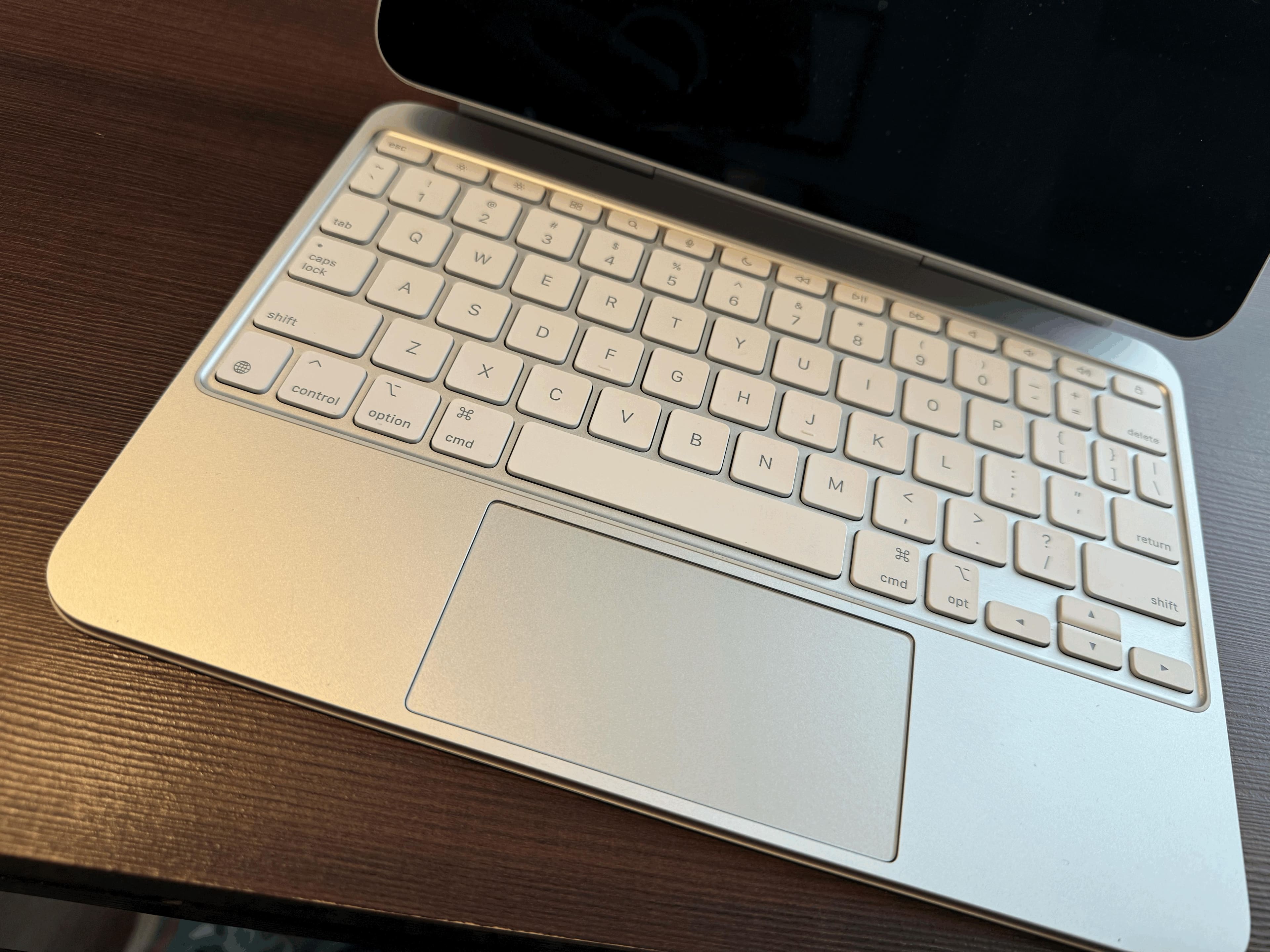 Apple Magic Keyboard for iPad Pro 11‑inch (M4) White MWR03LL Apple Magic Keyboard for iPad Pro 11‑inch (M4) White MWR03LL