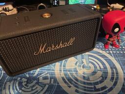Marshall Middleton Portable Bluetooth Speaker Cream 1006262 Marshall Middleton Portable Bluetooth Speaker Cream 1006262
