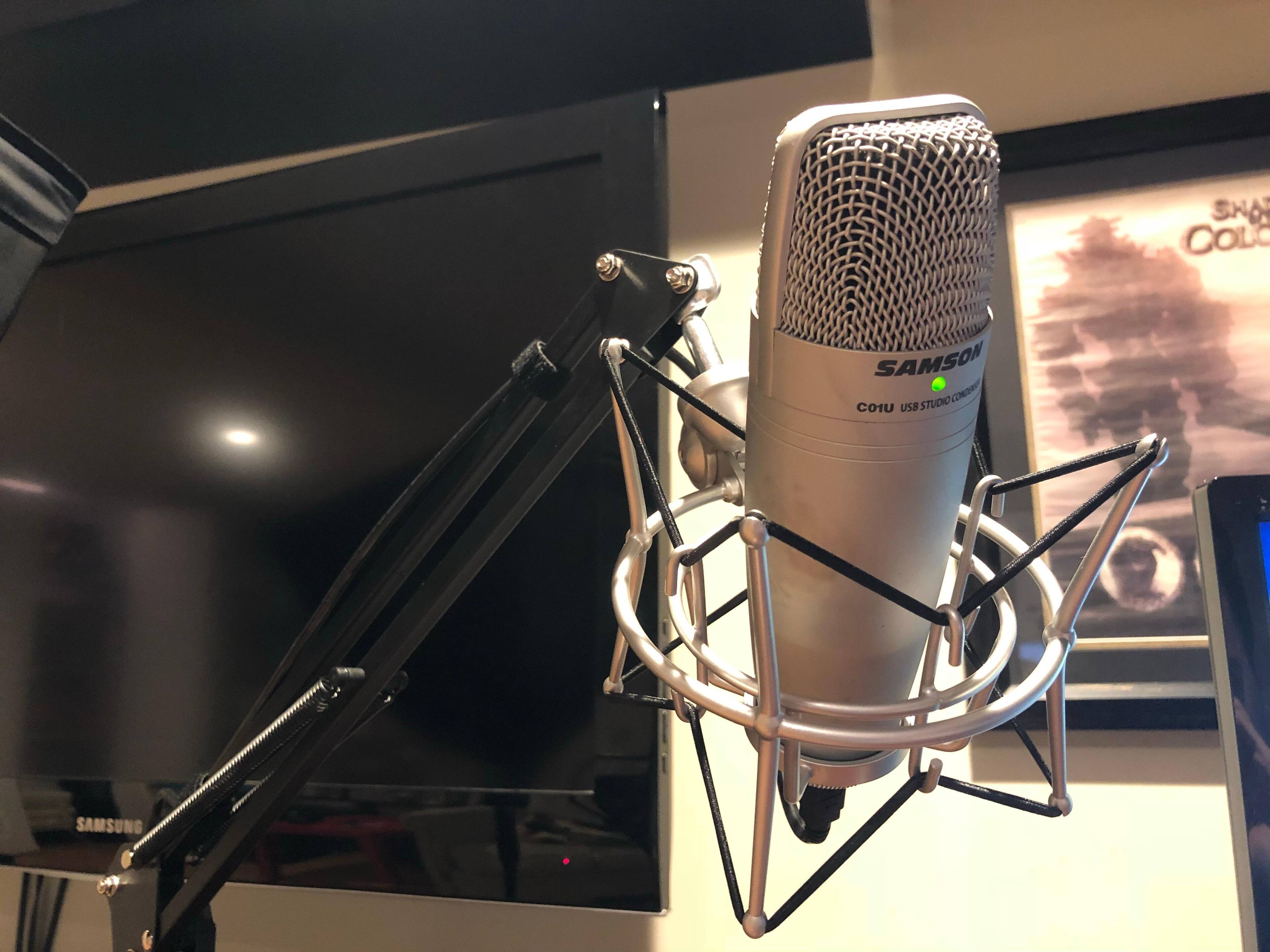 MICROPHONE PICTURED WITH SHOCK MOUNT WHICH IS NOT INCLUDED WITH THIS MICROPHONE, click to load a larger version