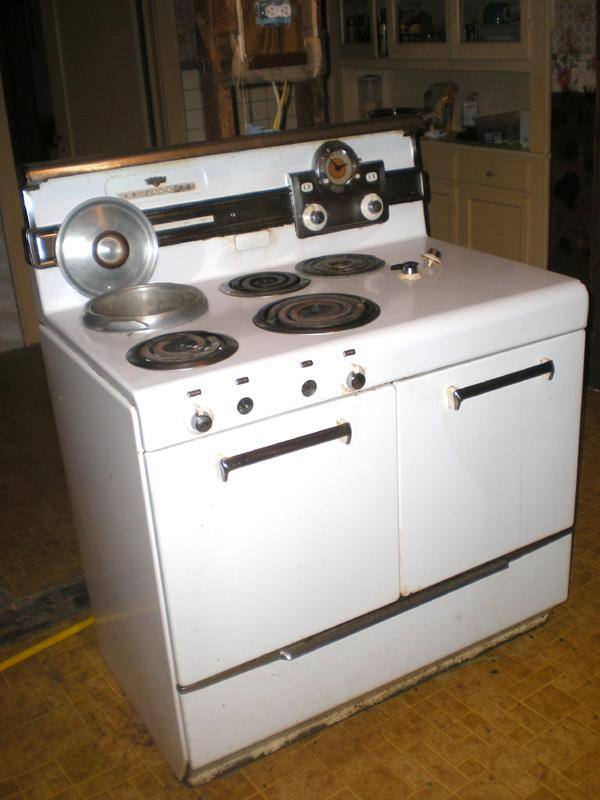 1950 version, still worked great, gave it to a couple who is restoring it., click to load a larger version