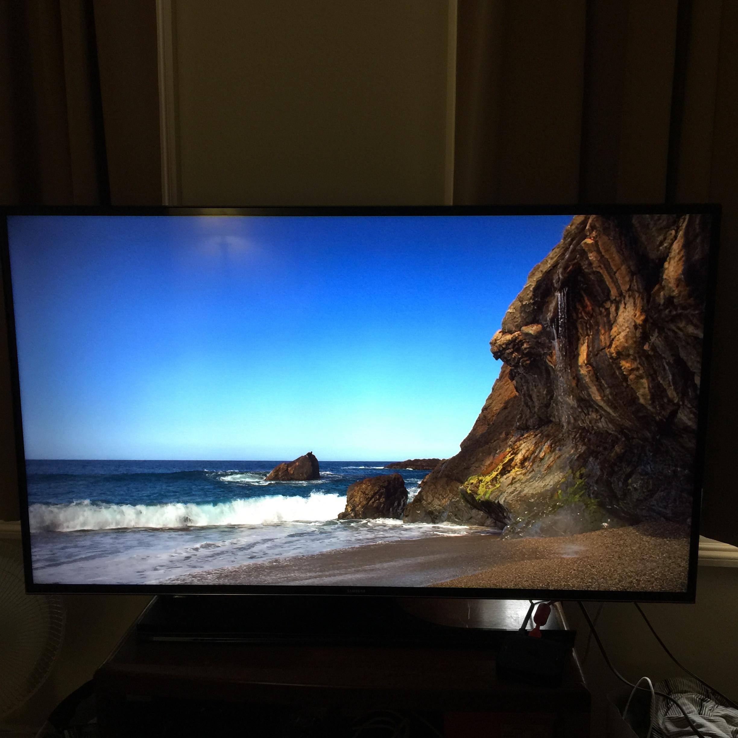 50" Samsung UHD J6500, click to load a larger version