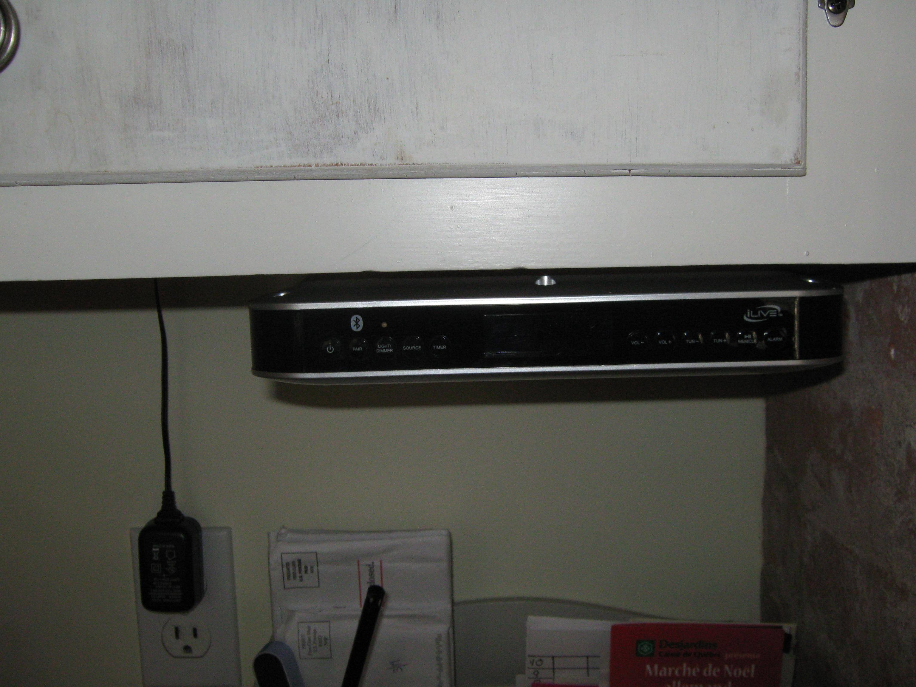 The plug in the background is the units main power source., click to load a larger version